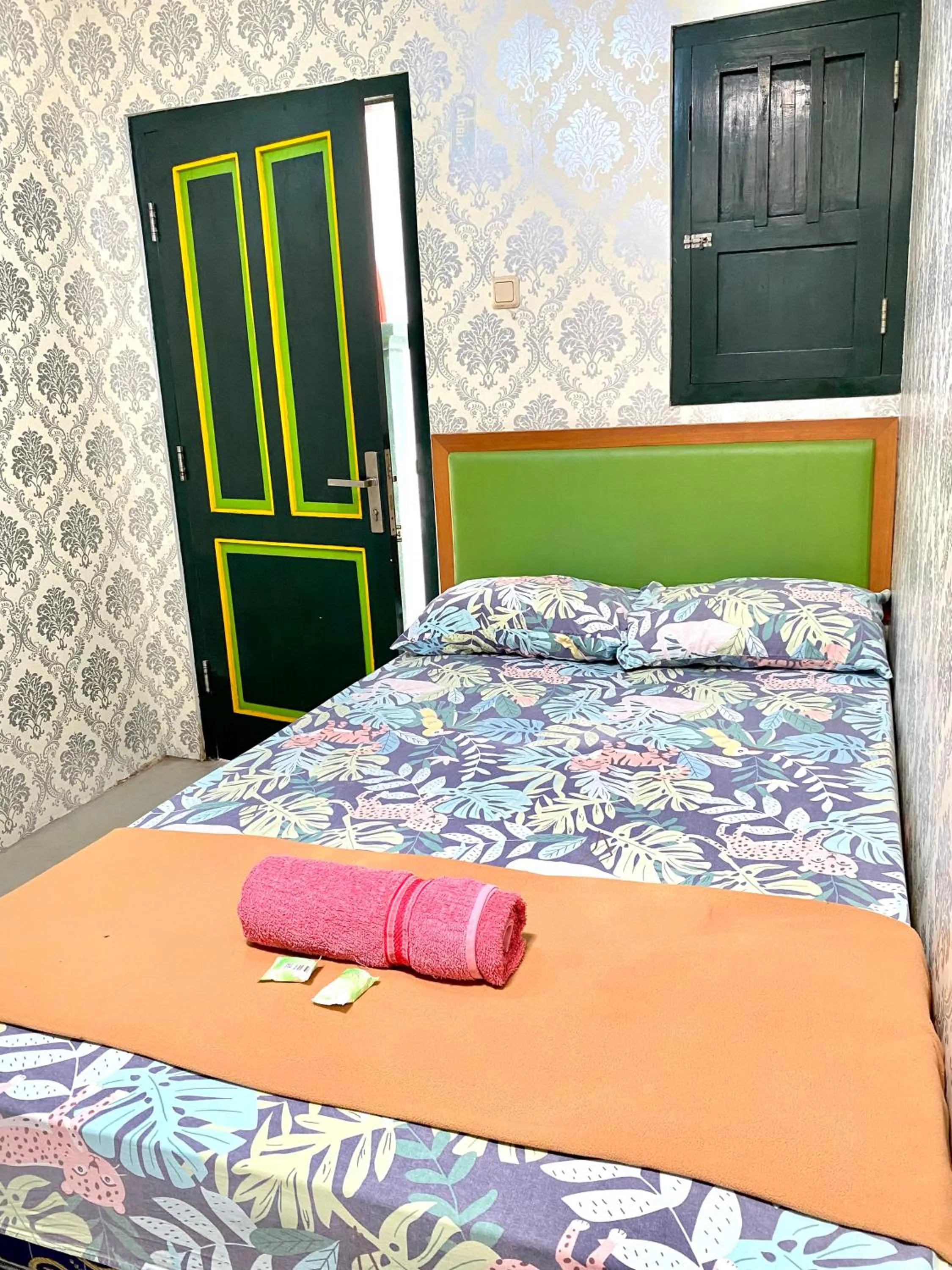 Bed in Sonosewu Guesthouse Syariah