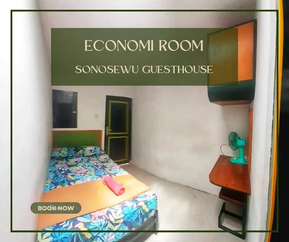 Bed in Sonosewu Guesthouse Syariah