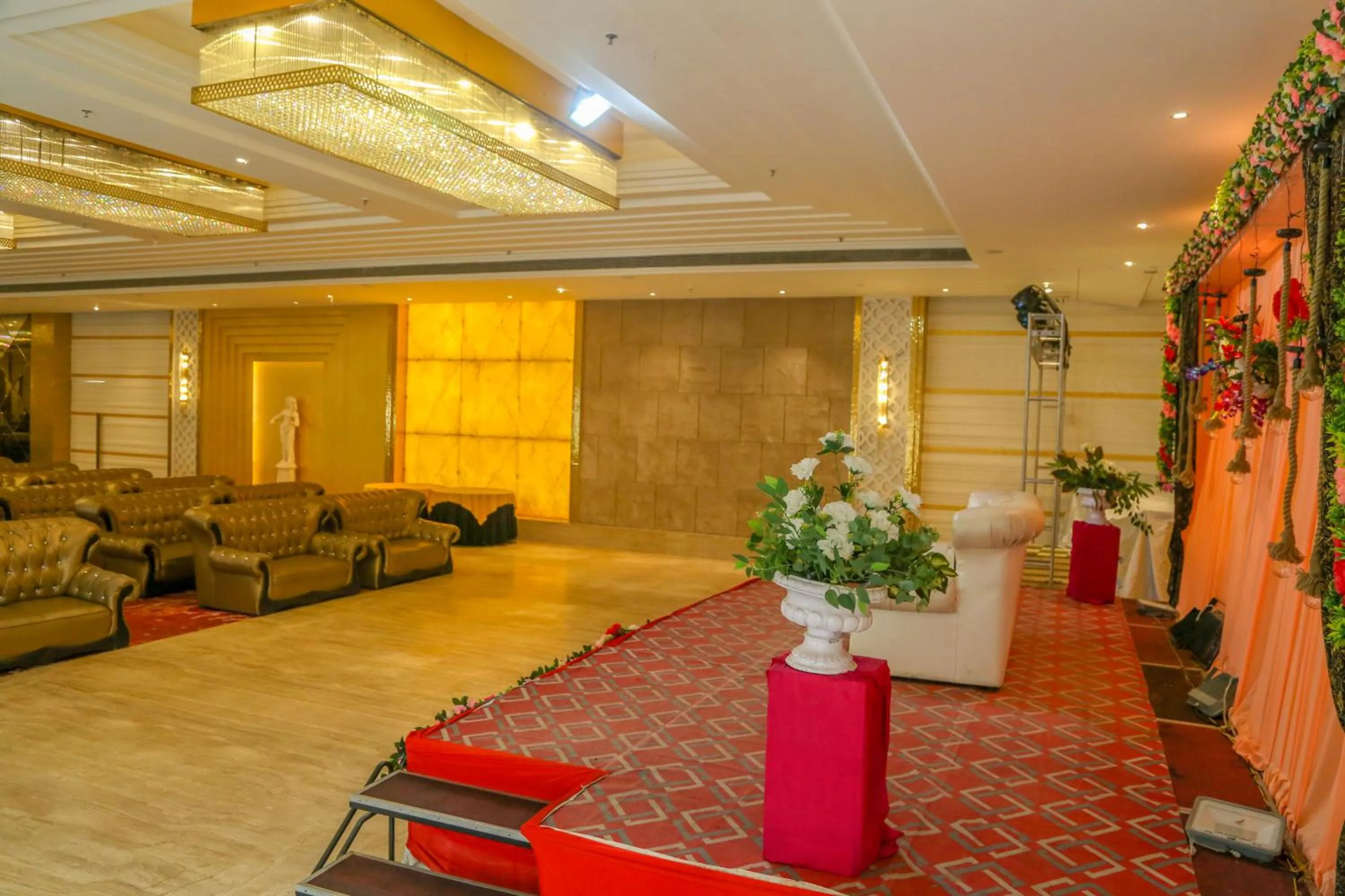 Banquet/Function facilities in Four Leaf Hotel,Budaun