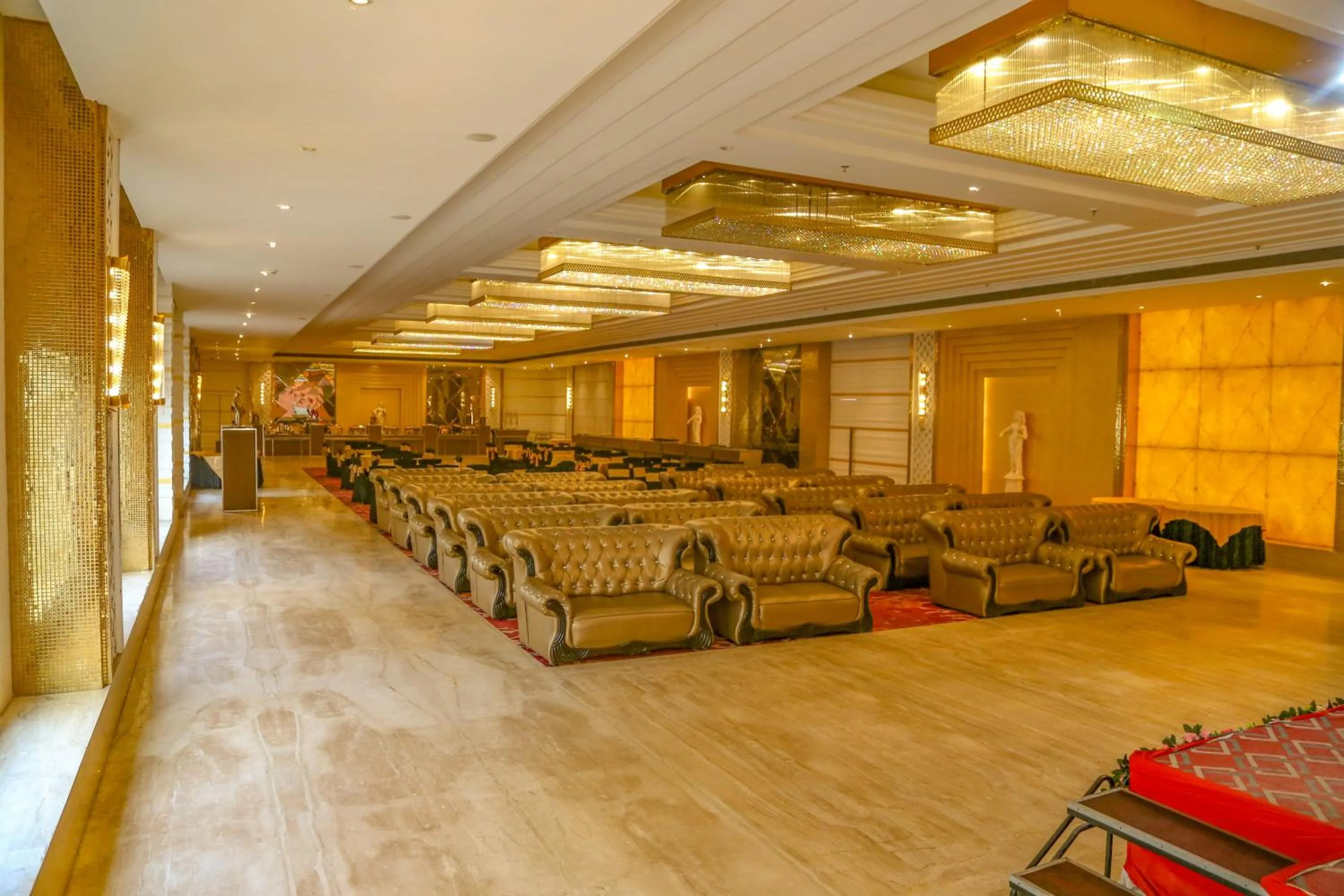 Banquet/Function facilities in Four Leaf Hotel,Budaun