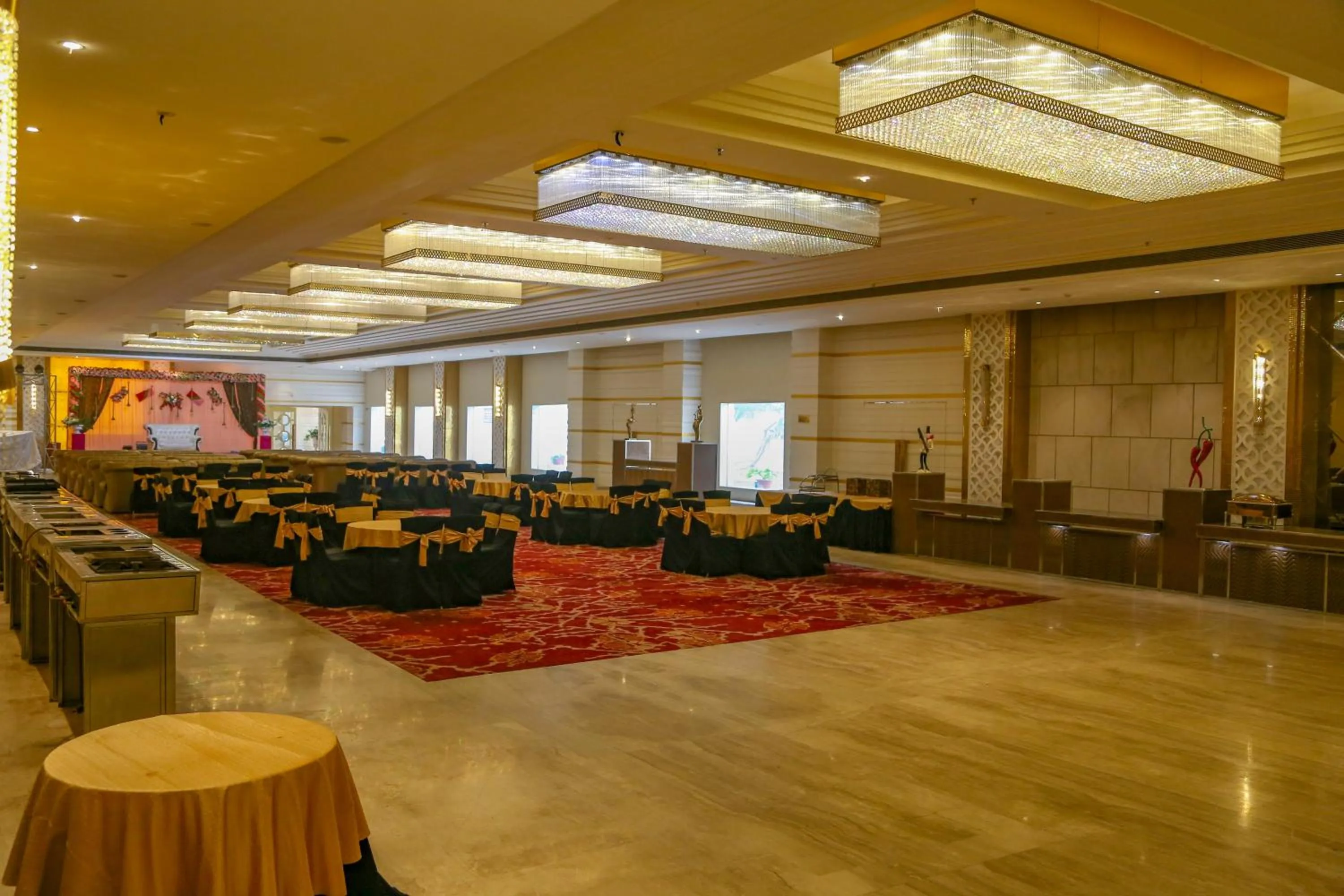 Banquet/Function facilities in Four Leaf Hotel,Budaun