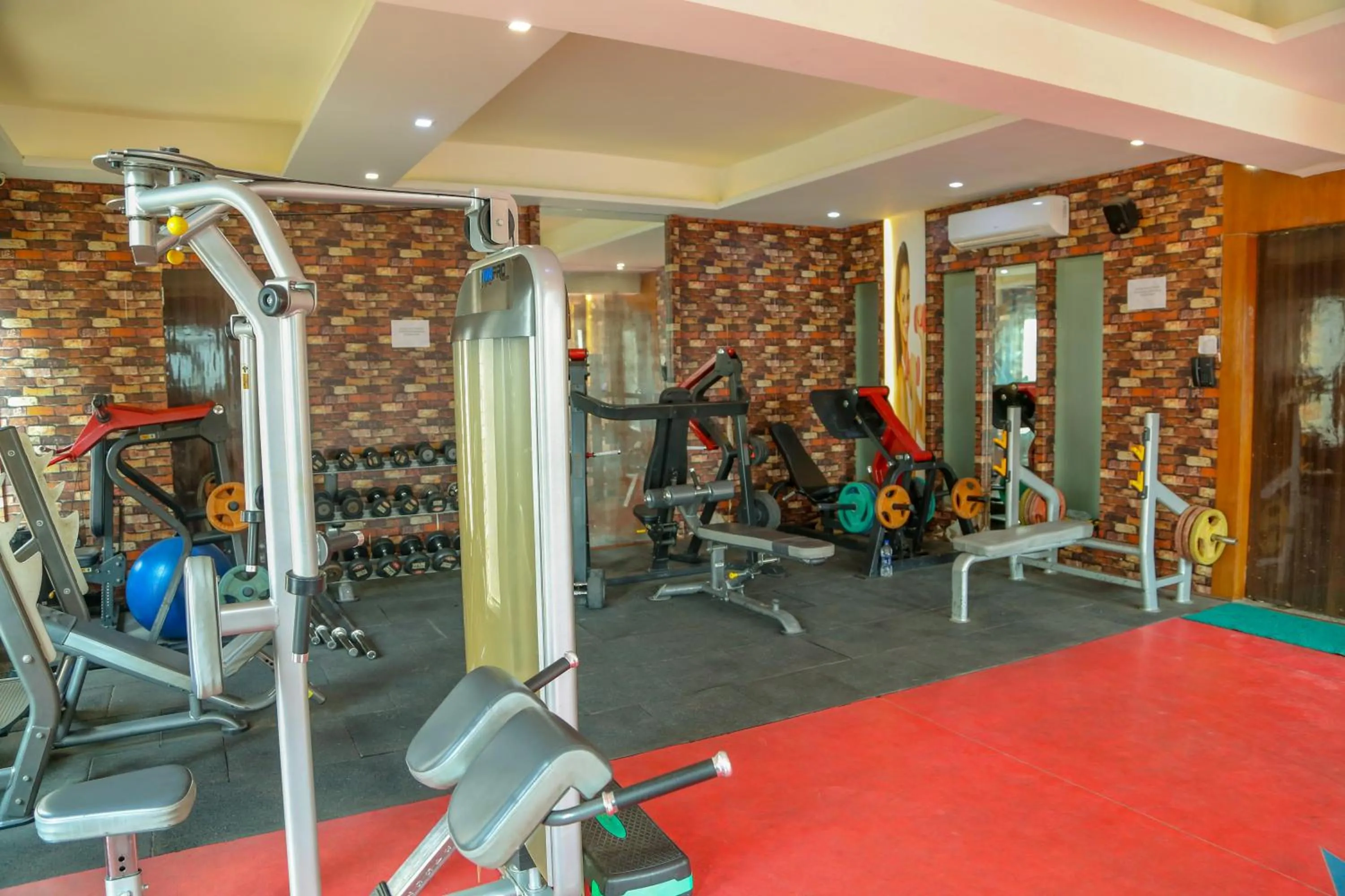 Fitness centre/facilities in Four Leaf Hotel,Budaun