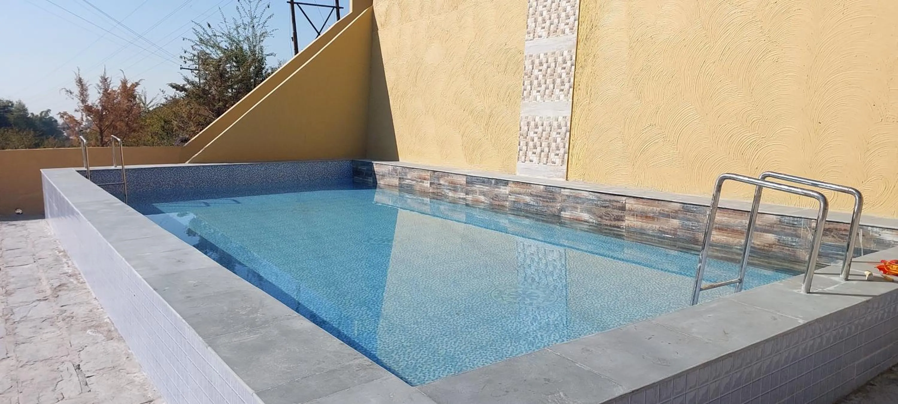 Swimming pool in Hotel 360 by D'Polo Dharamshala