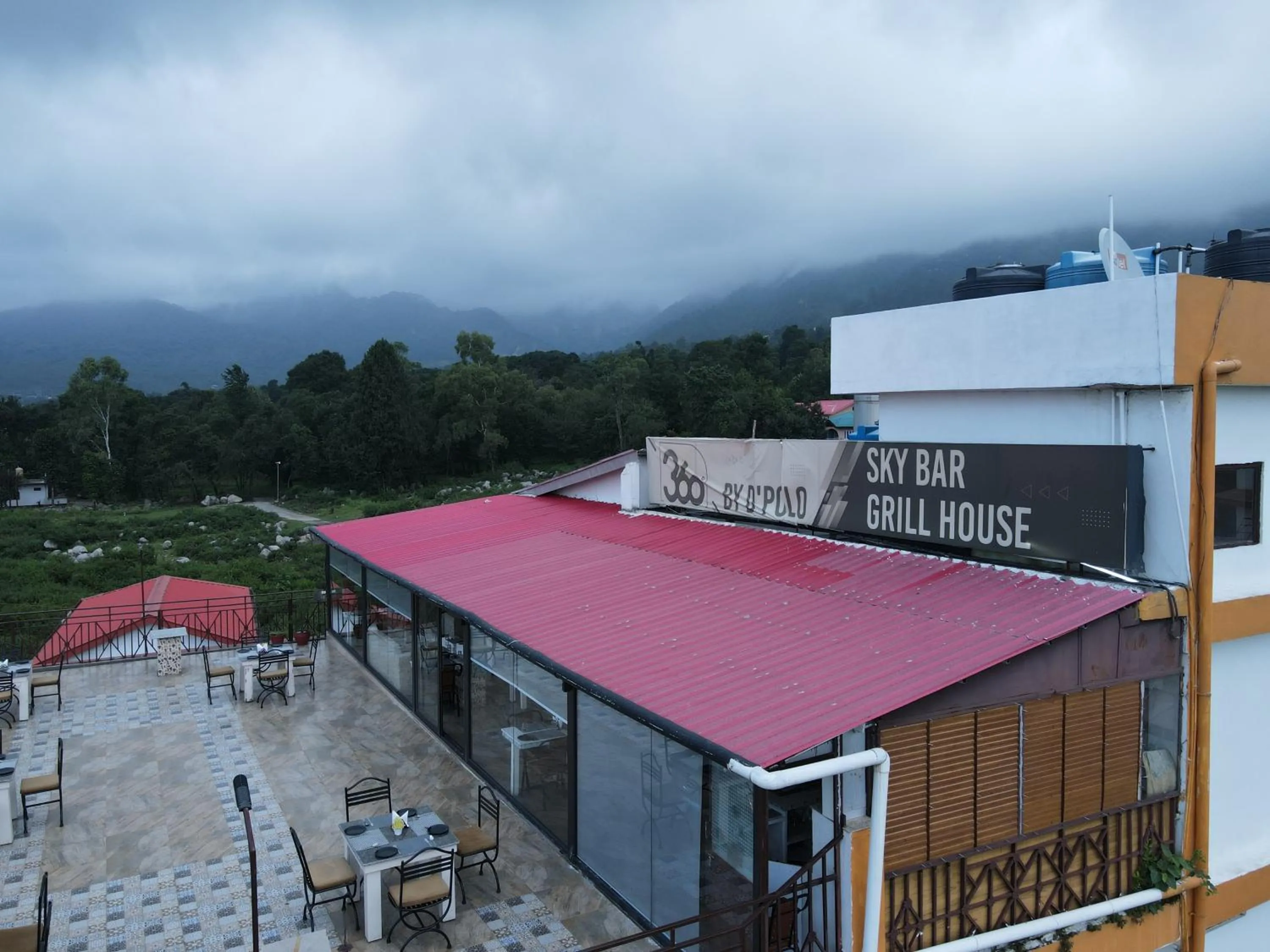 Lounge or bar in Hotel 360 by D'Polo Dharamshala