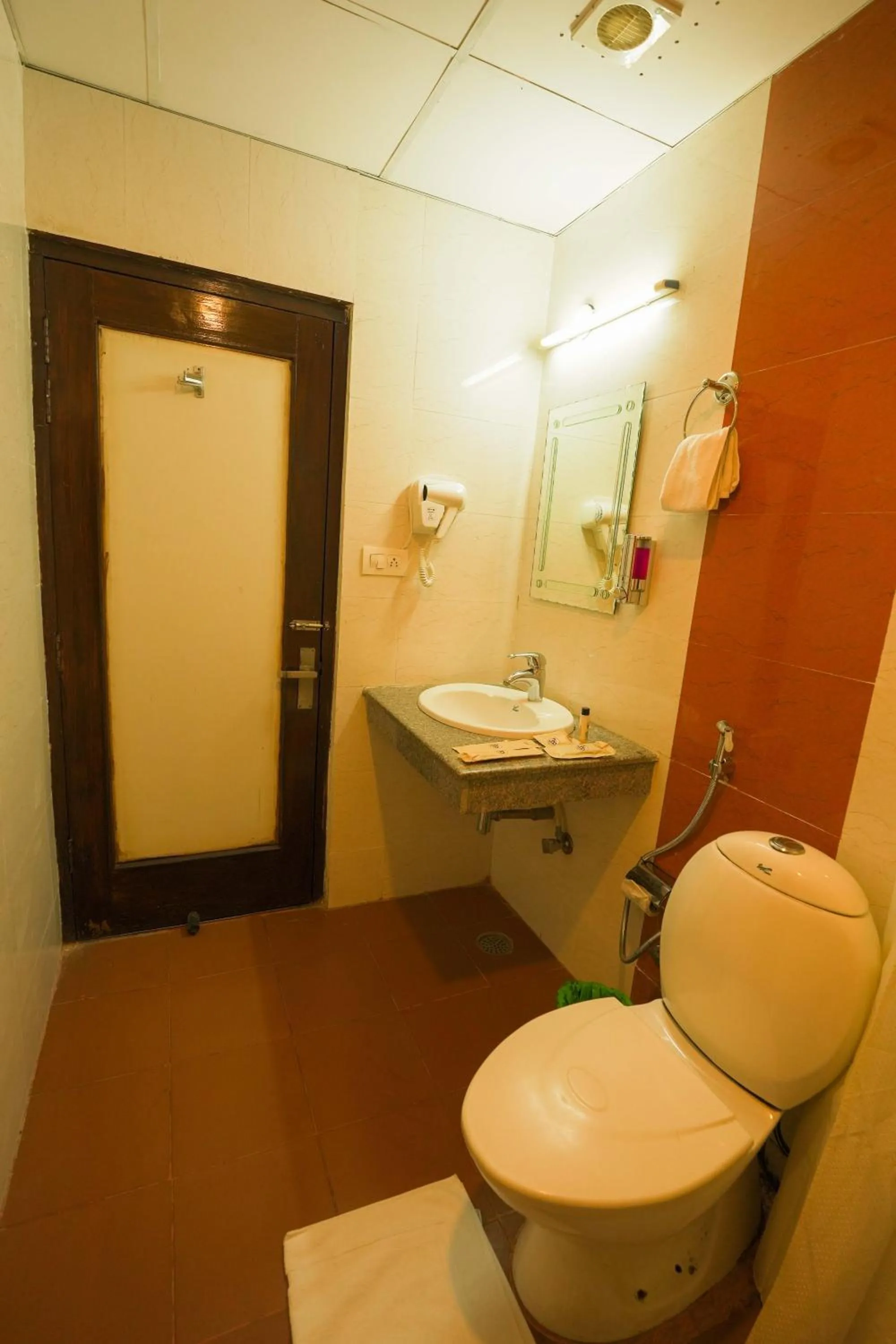 Bathroom in Hotel 360 by D'Polo Dharamshala
