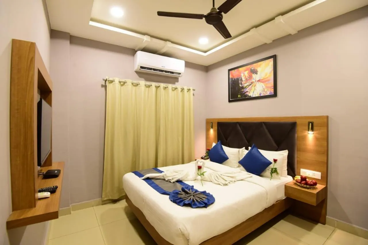 Photo of the whole room, Bed in Click Hotel Guwahati
