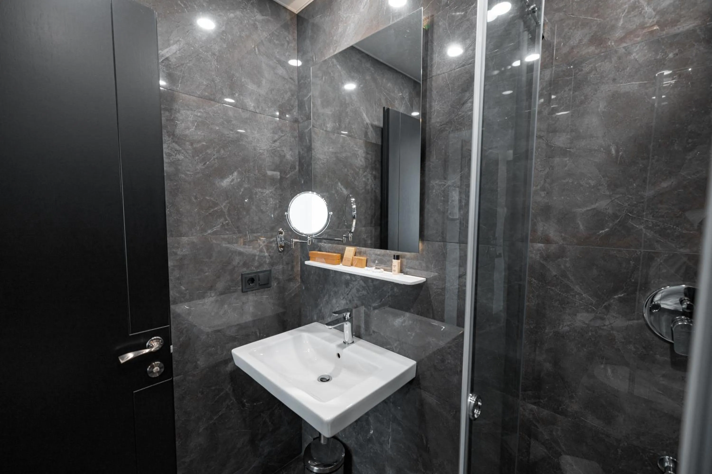 Shower in Onyx City Center