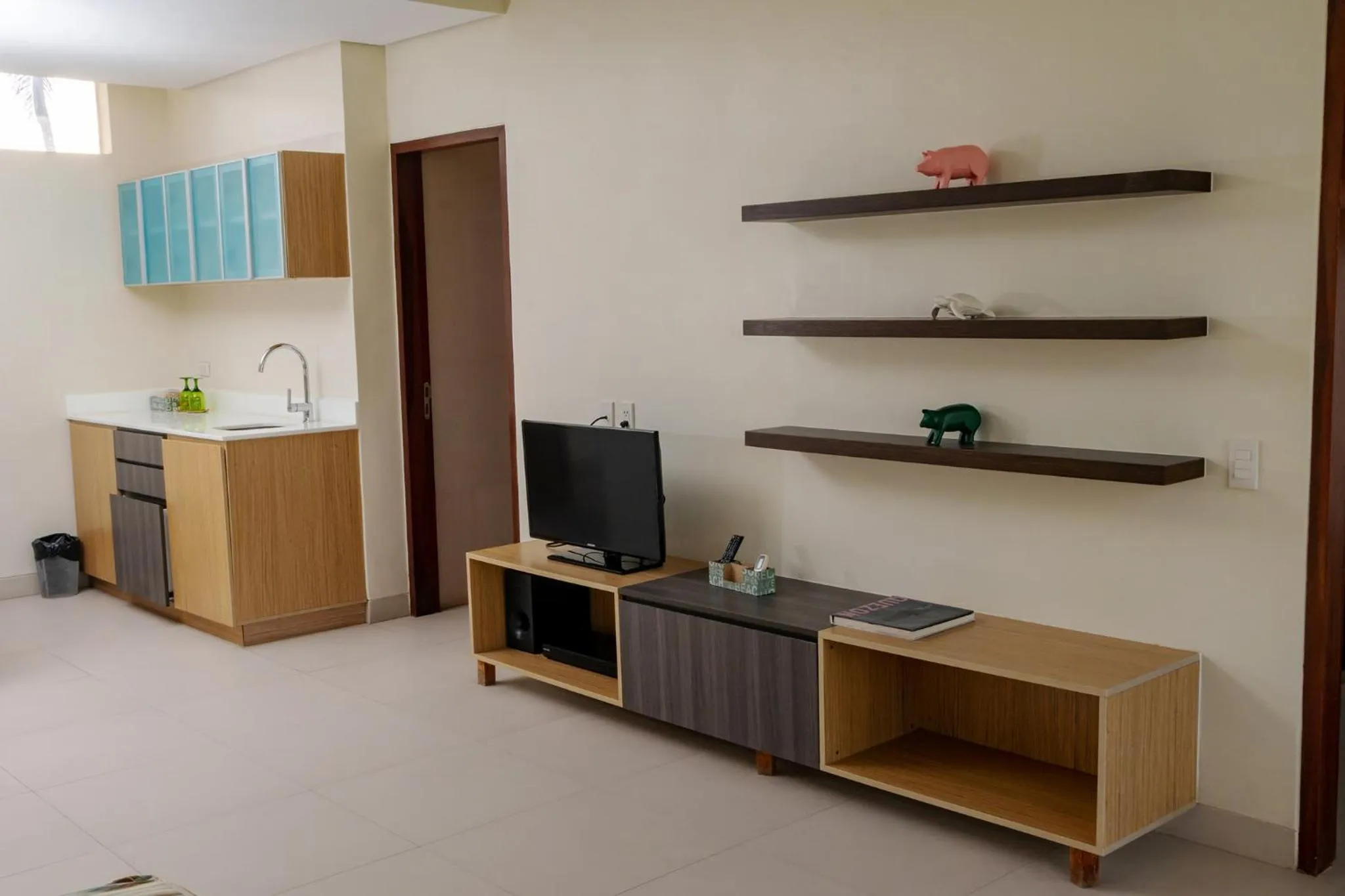 Communal lounge/ TV room in Costa Pacifica Resort