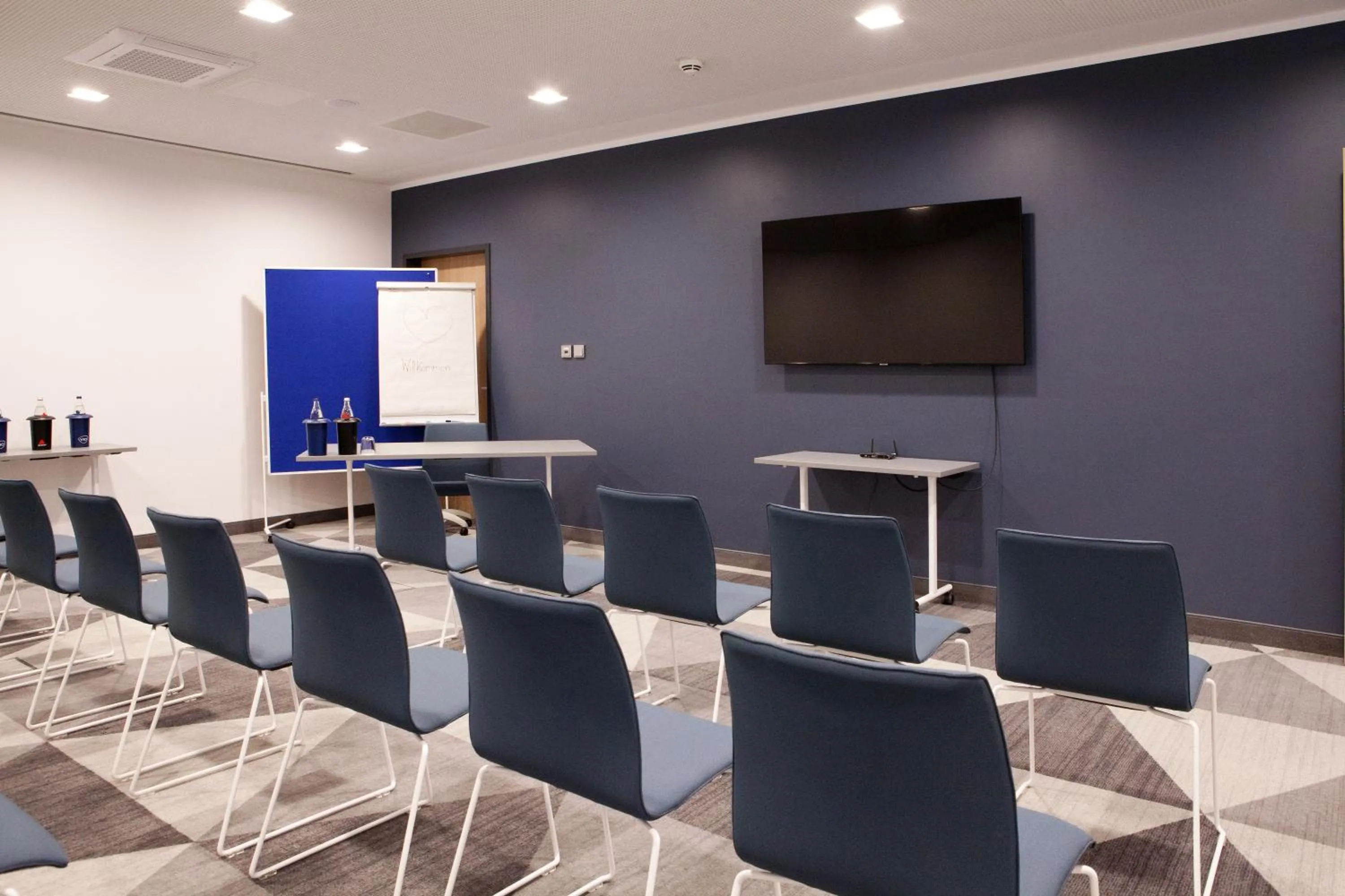 Meeting/conference room in Holiday Inn Express Fürth by IHG