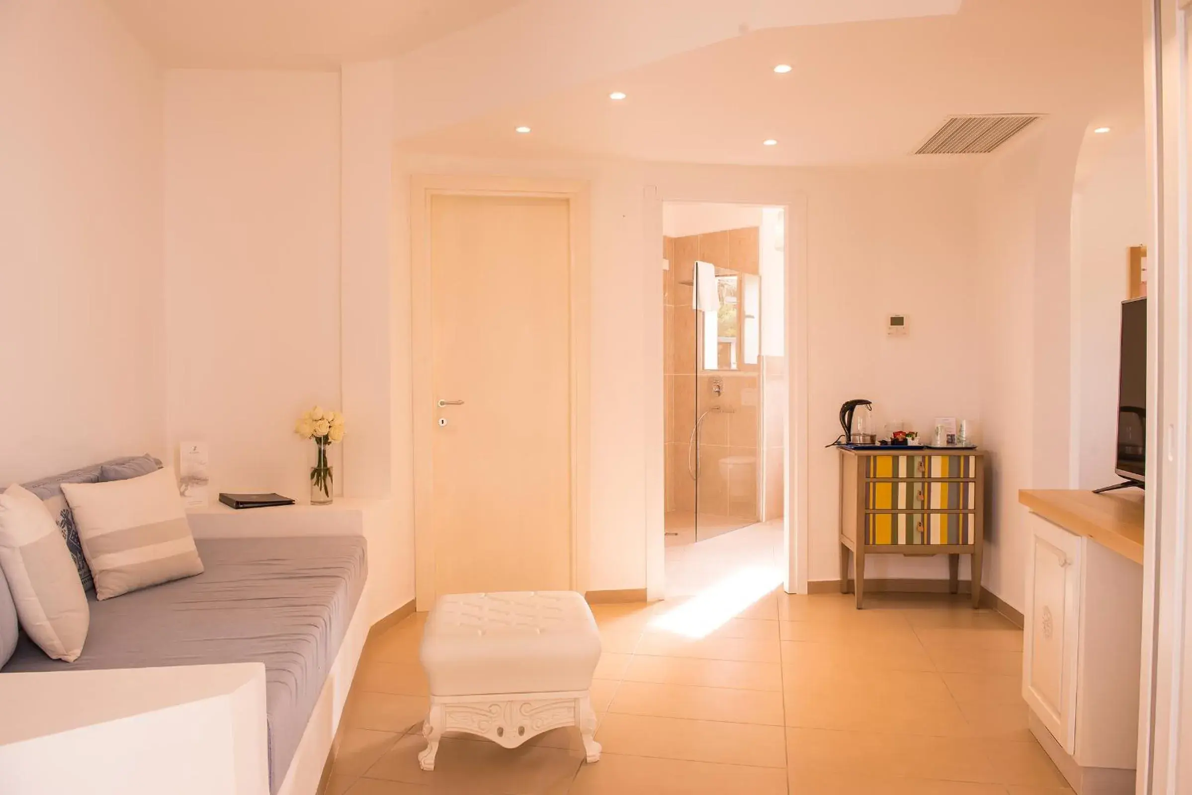 Living room, Bed in Hotel Ollastu Living room, Bed in Hotel Ollastu