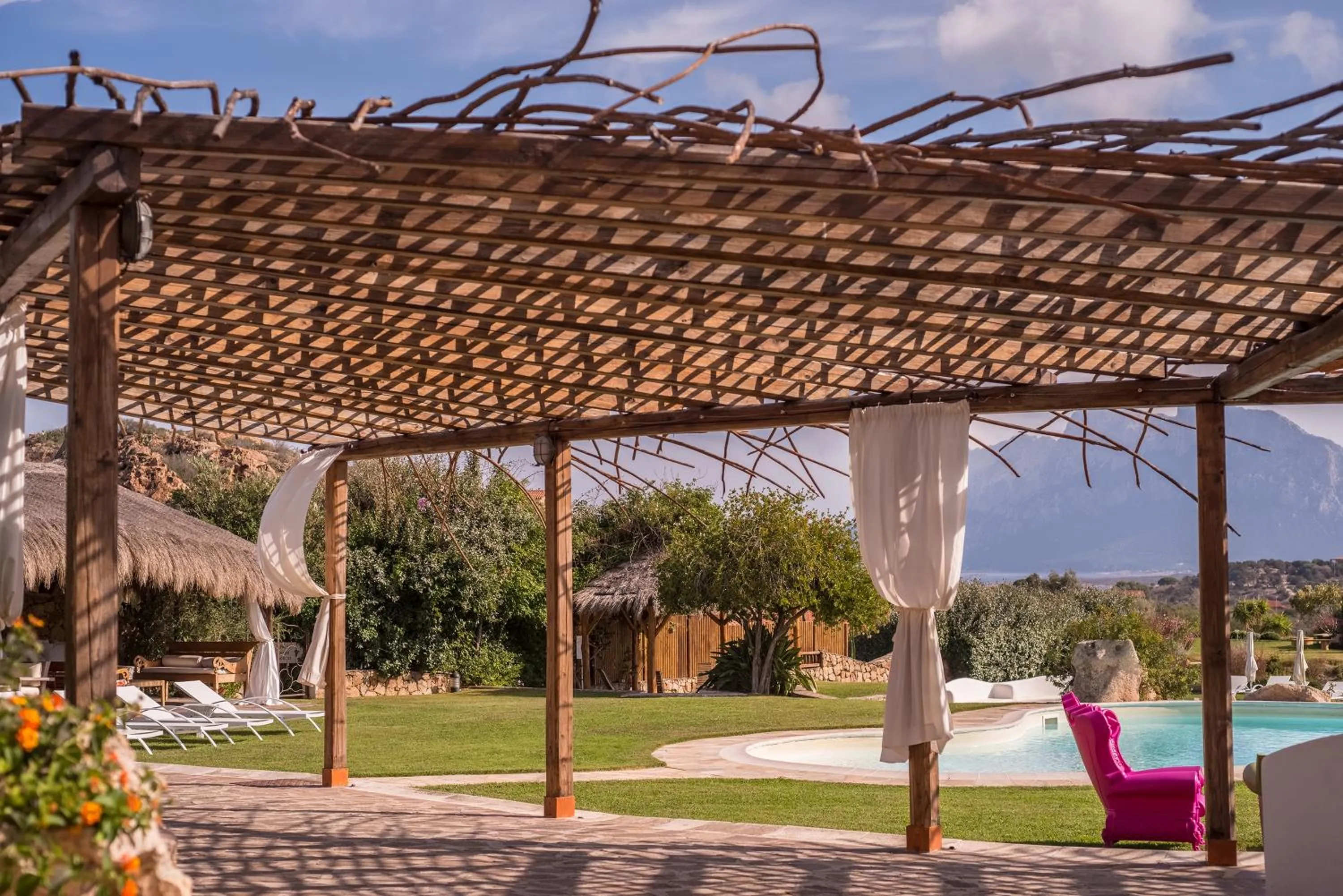 Restaurant/places to eat in Hotel Ollastu