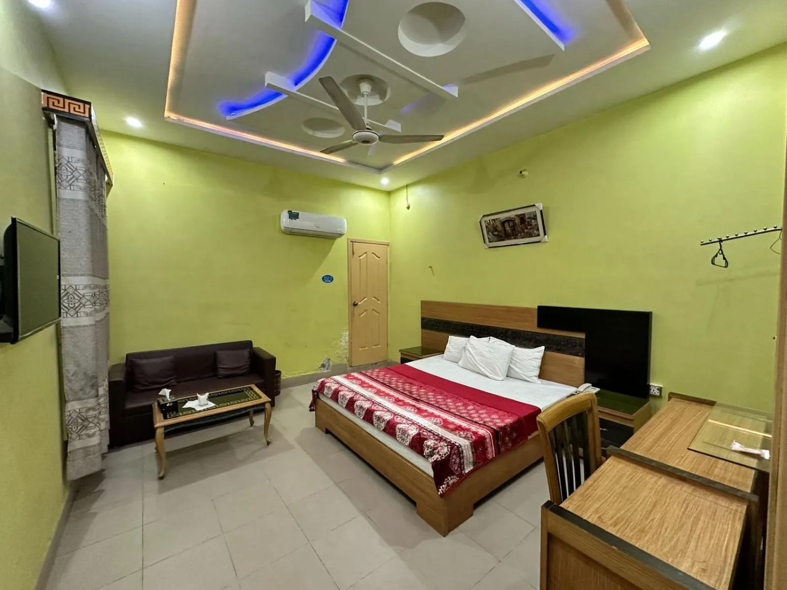 Bed in Hotel Royal Star