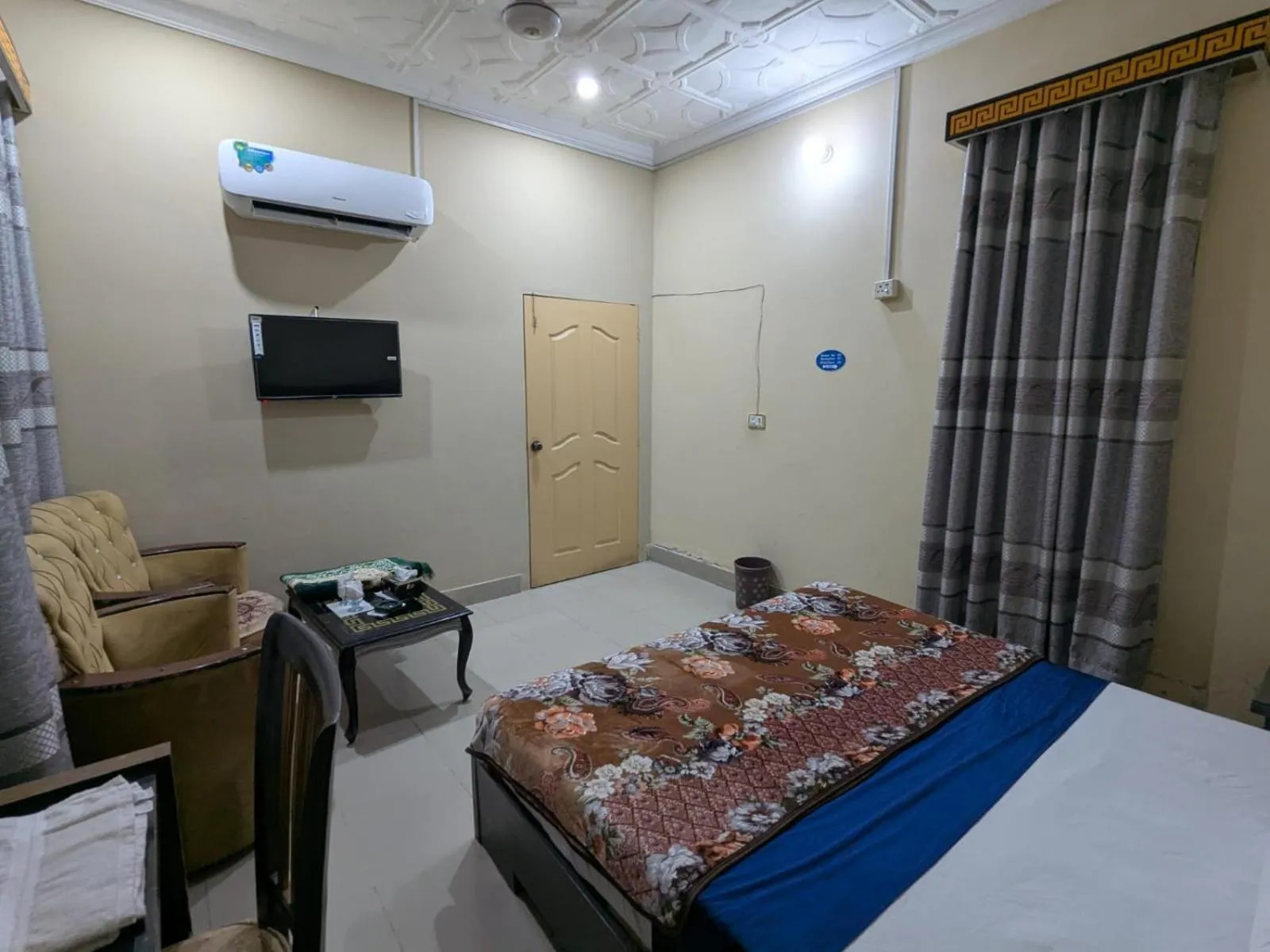 Bed in Hotel Royal Star