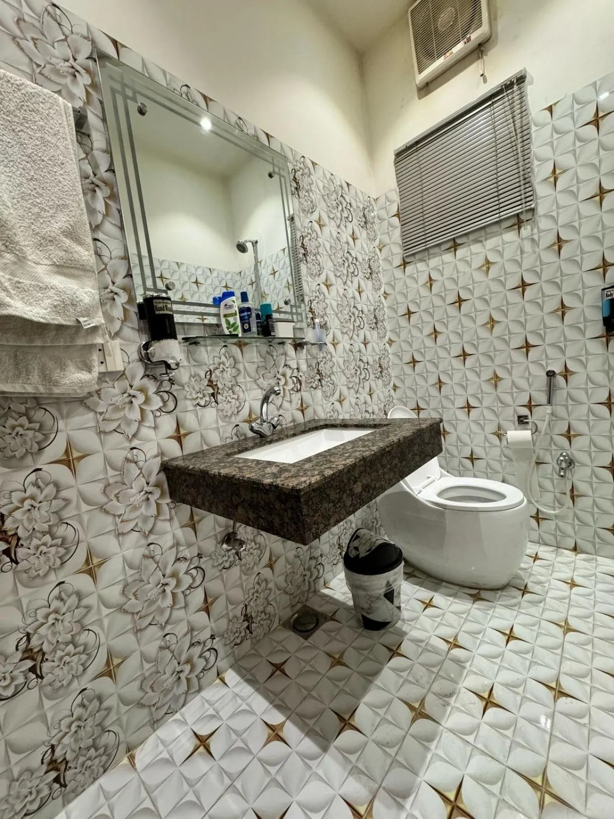 Shower in Hotel Royal Star