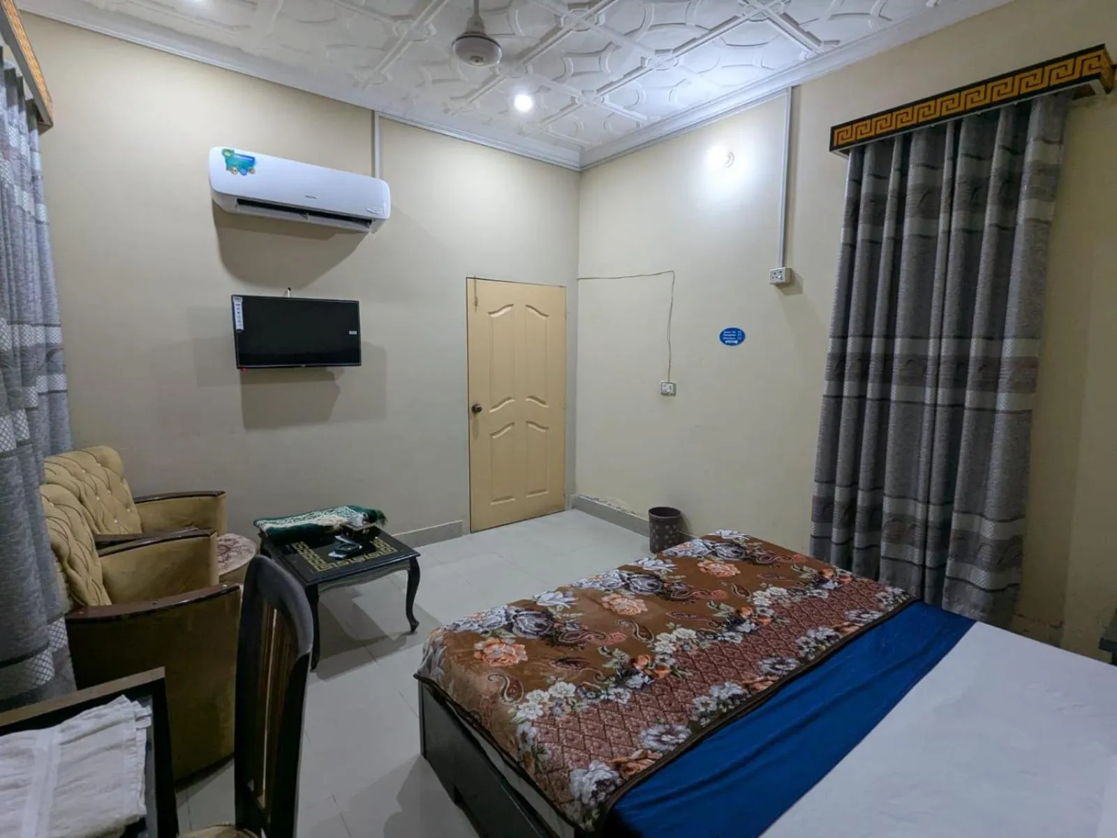 Bed in Hotel Royal Star