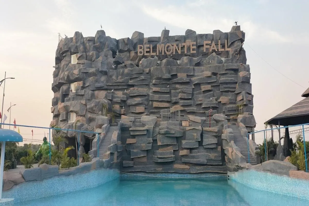 Swimming pool in Fun N City Water Park , Adventure & Resort , Patna