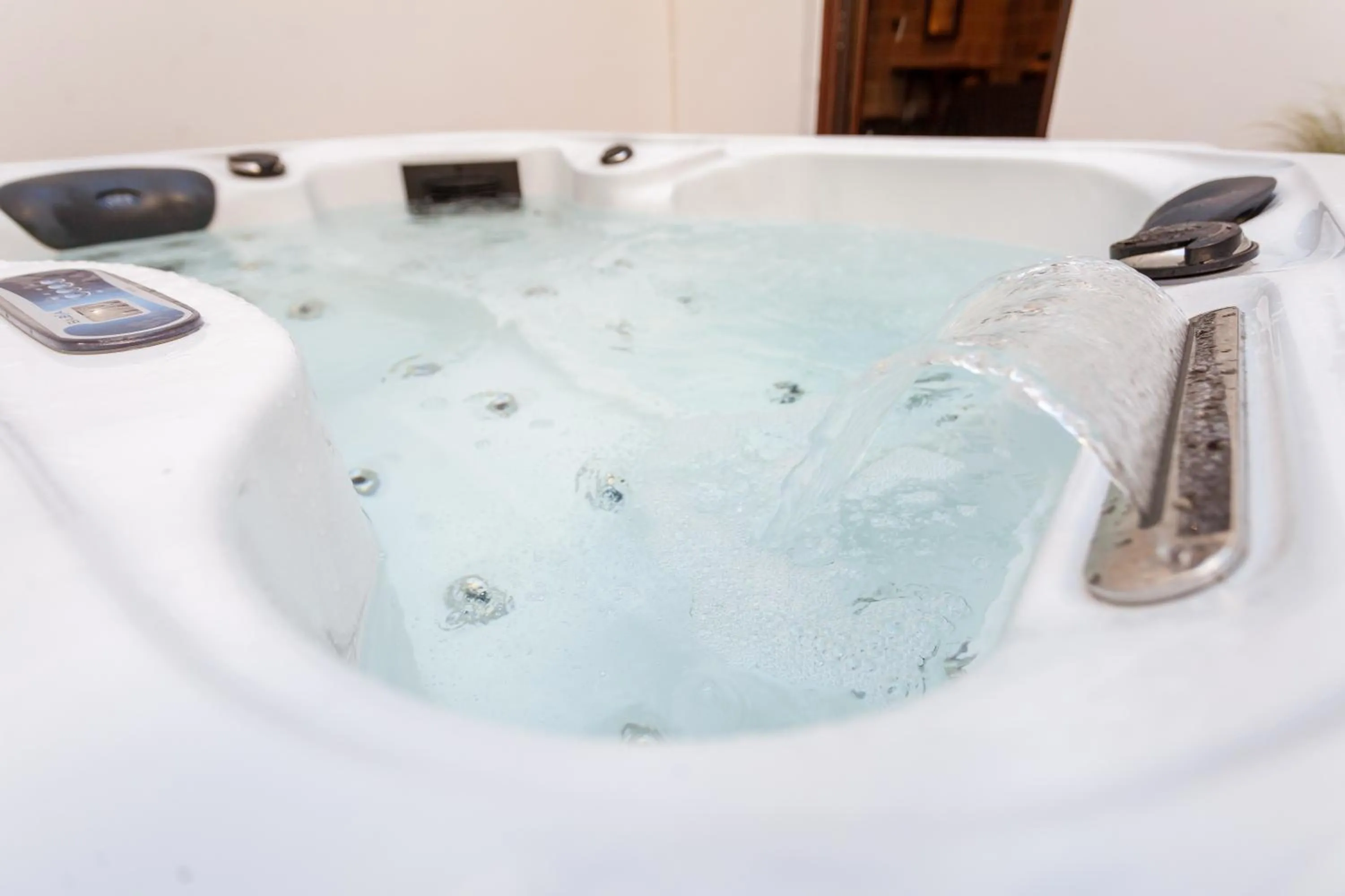 Hot Tub in Utopia Luxury Suites - Old Town