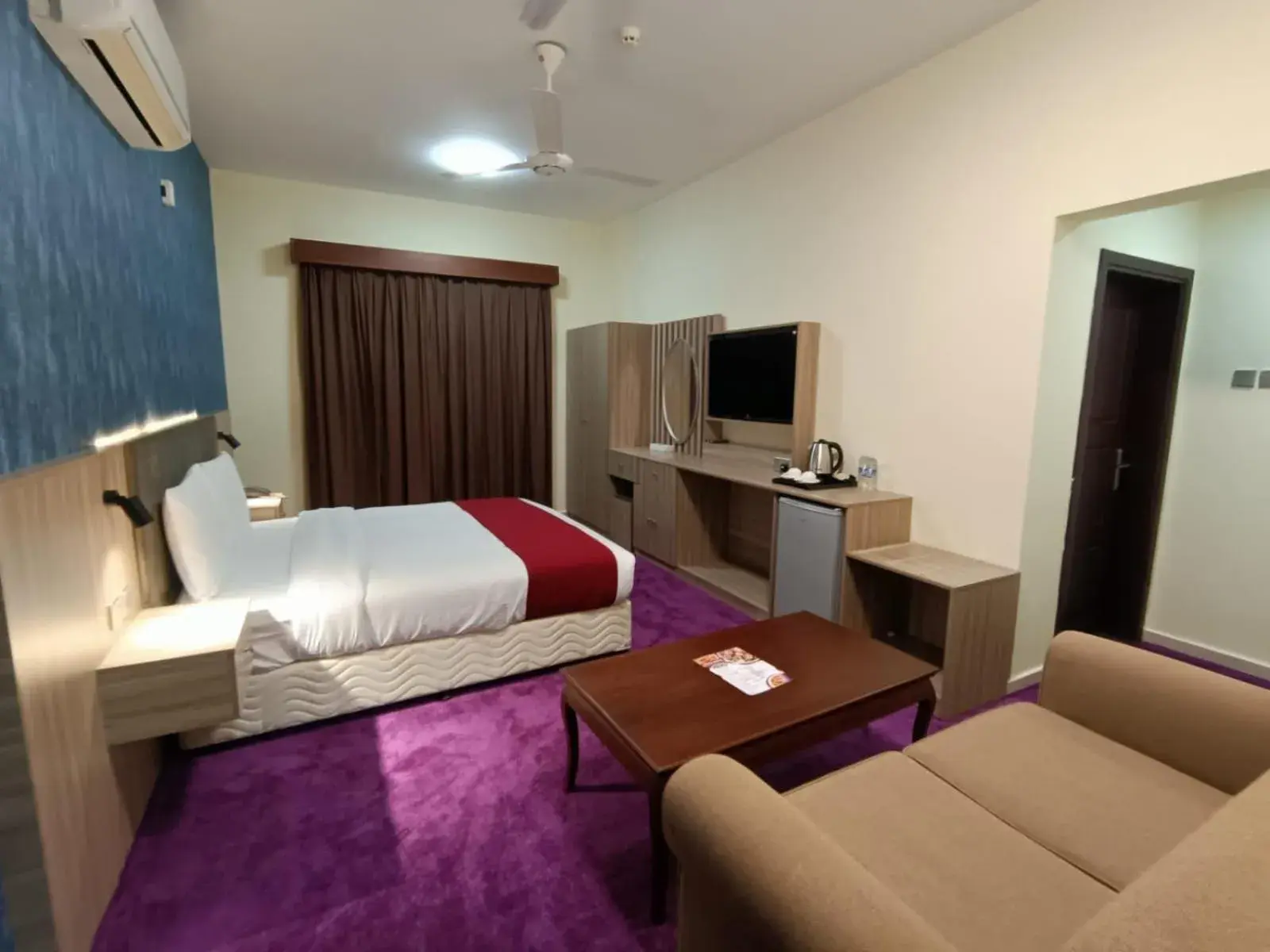 Standard King Room - single occupancy in ROYAL HOTEL Standard King Room - single occupancy in ROYAL HOTEL