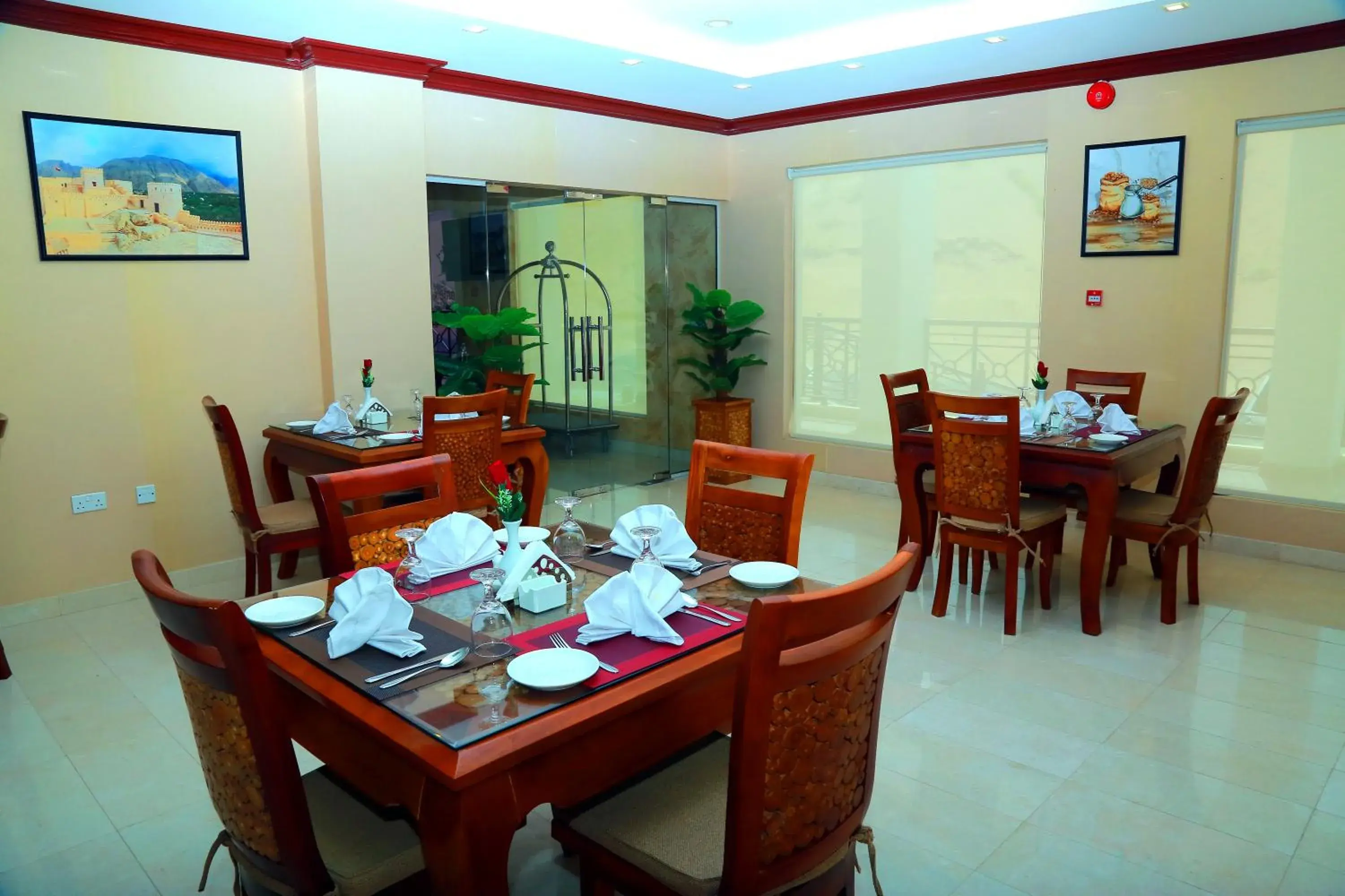 Restaurant/places to eat in ROYAL HOTEL Restaurant/places to eat in ROYAL HOTEL