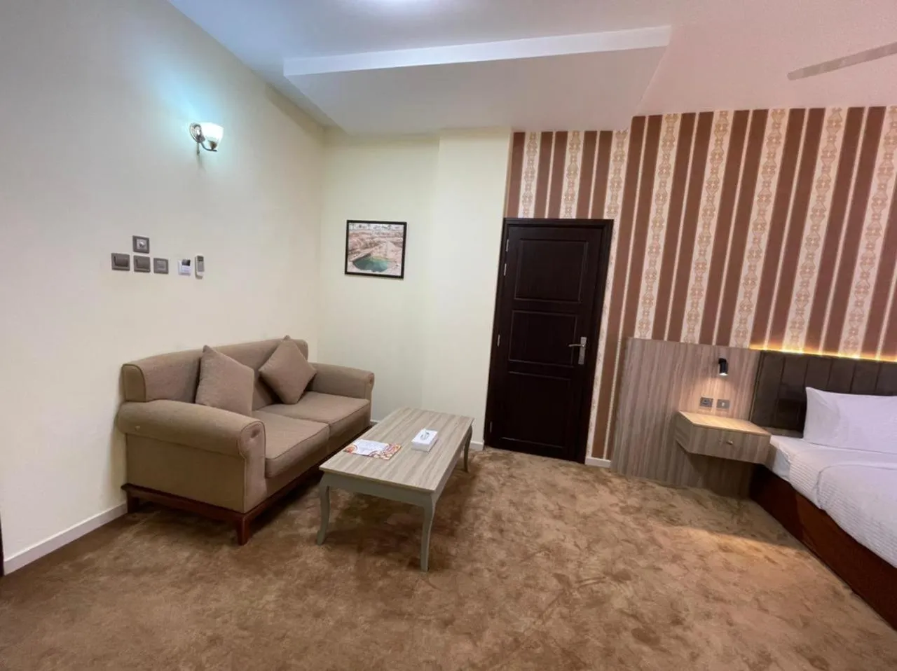 Seating area, Bed in ROYAL HOTEL