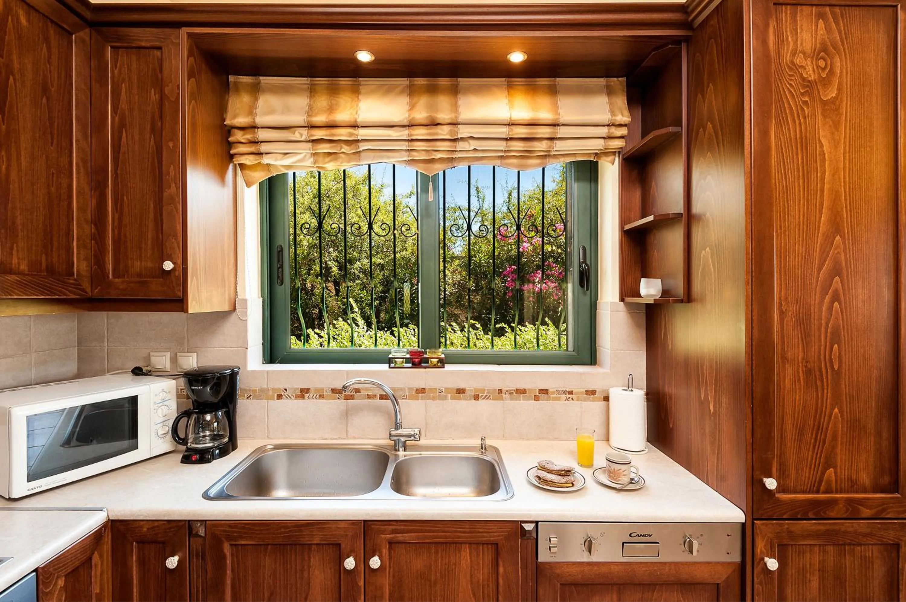 Kitchen or kitchenette in Villa Vallia - Villa Marina