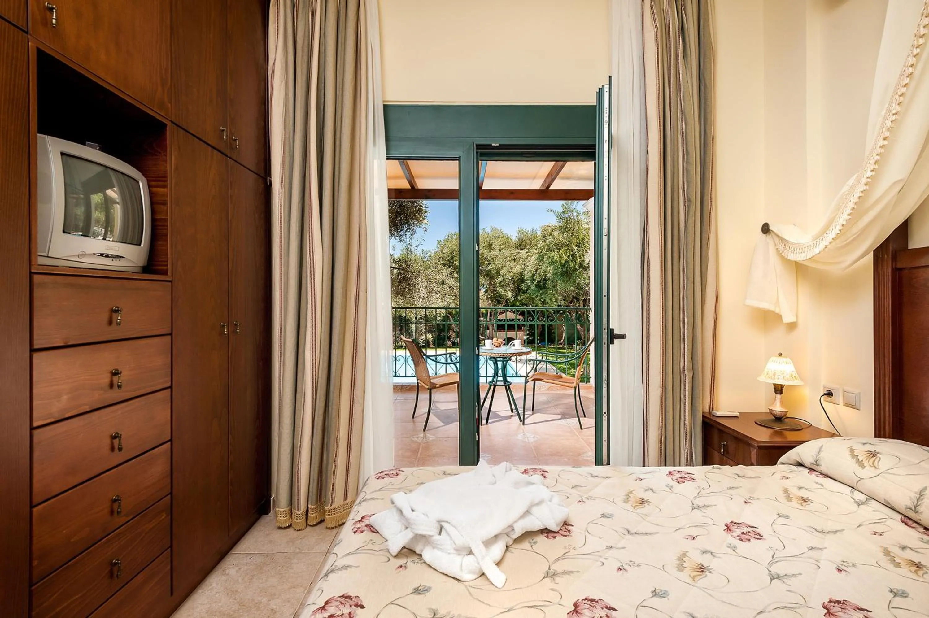 Balcony/Terrace, Bed in Villa Vallia - Villa Marina