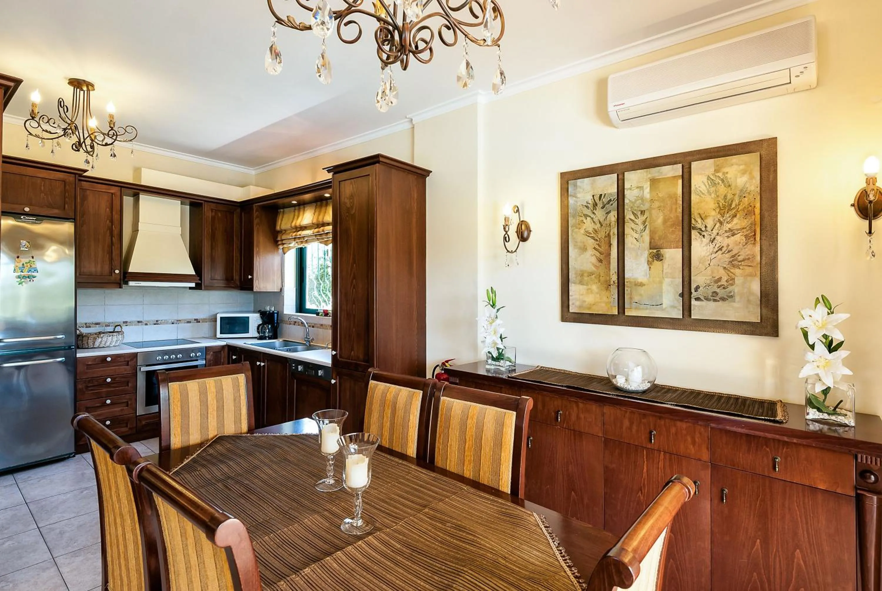 Kitchen or kitchenette in Villa Vallia - Villa Marina
