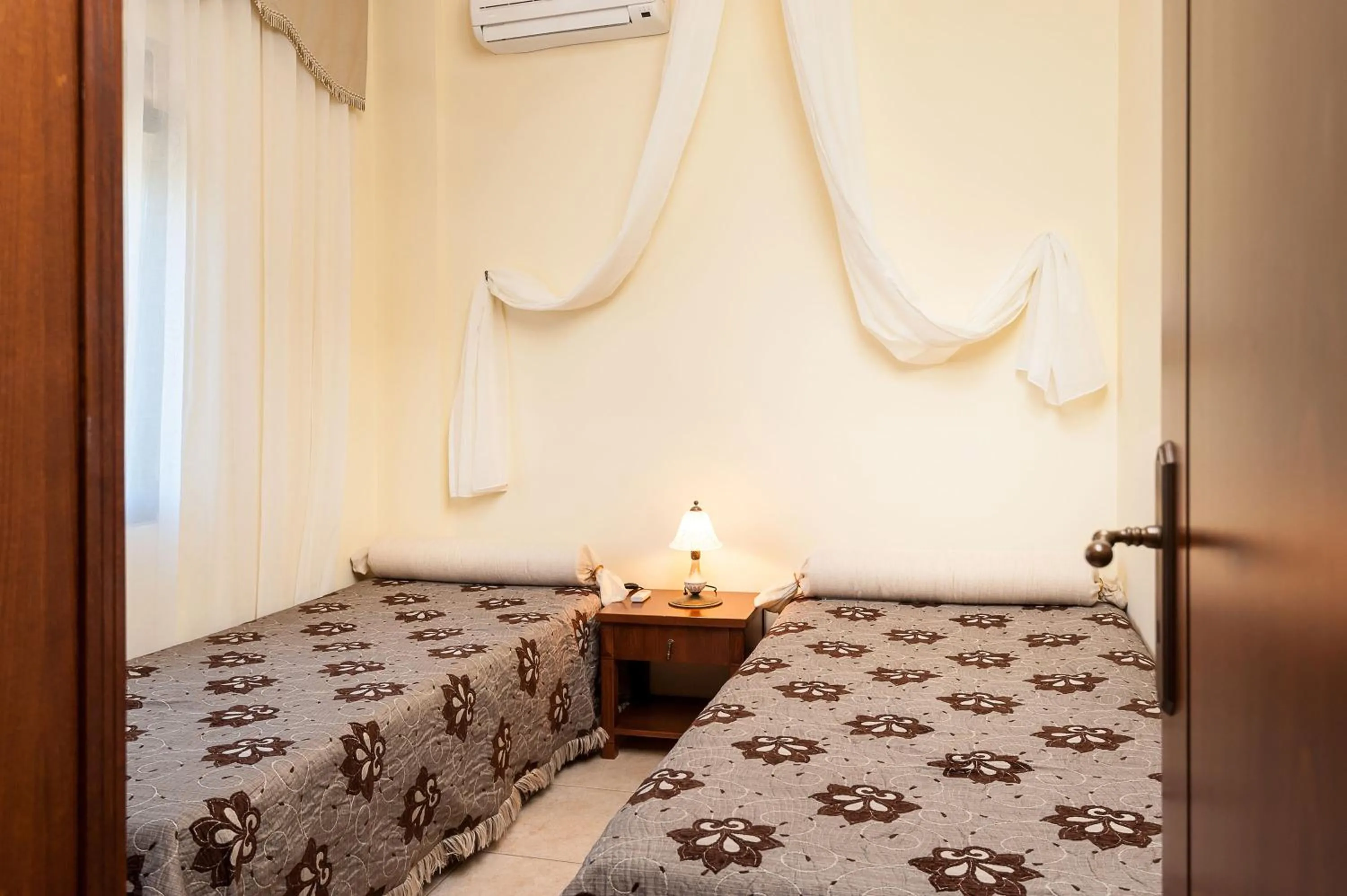 Bedroom, Bed in Villa Vallia - Villa Marina