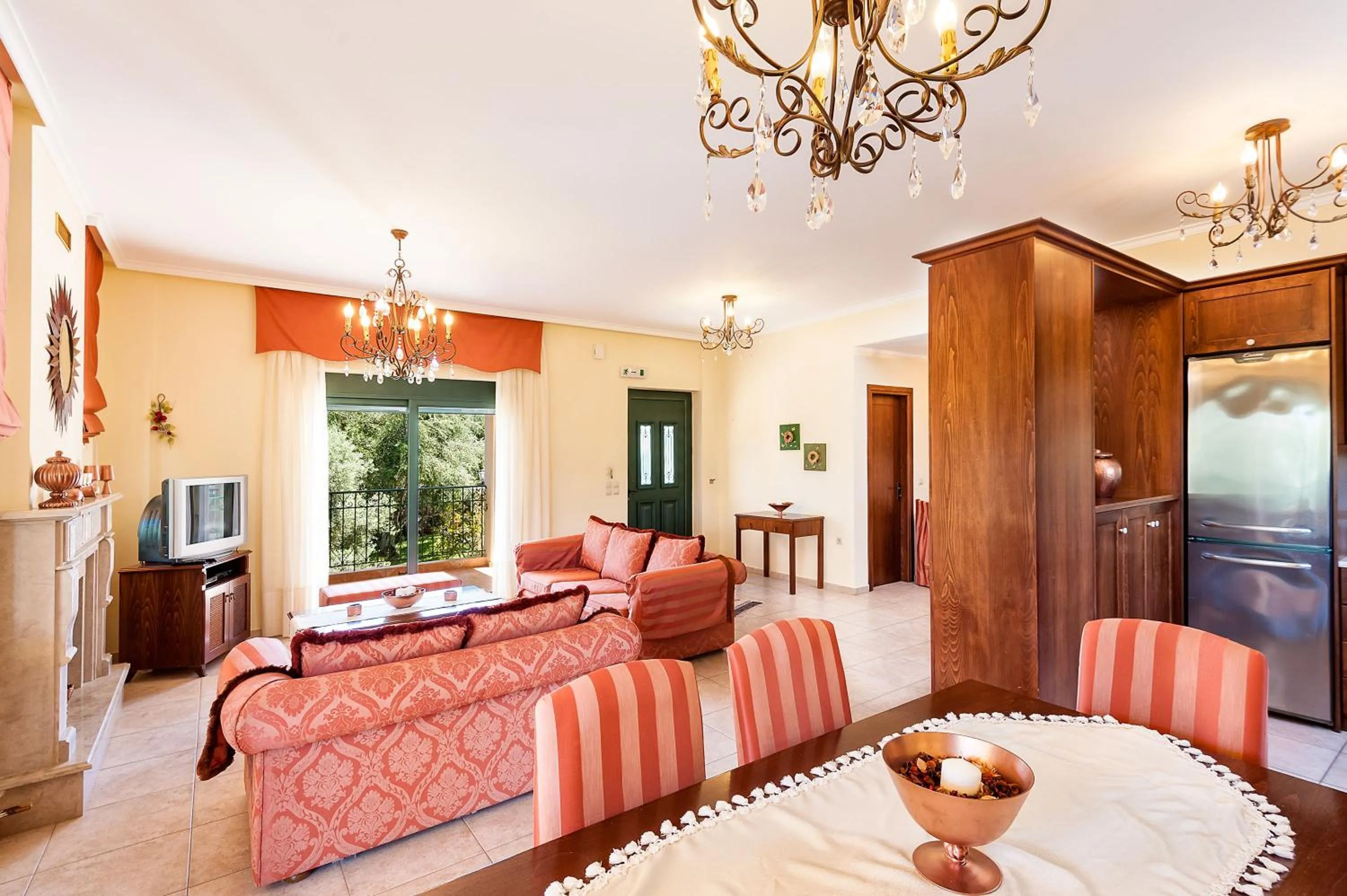 Kitchen or kitchenette in Villa Vallia - Villa Marina