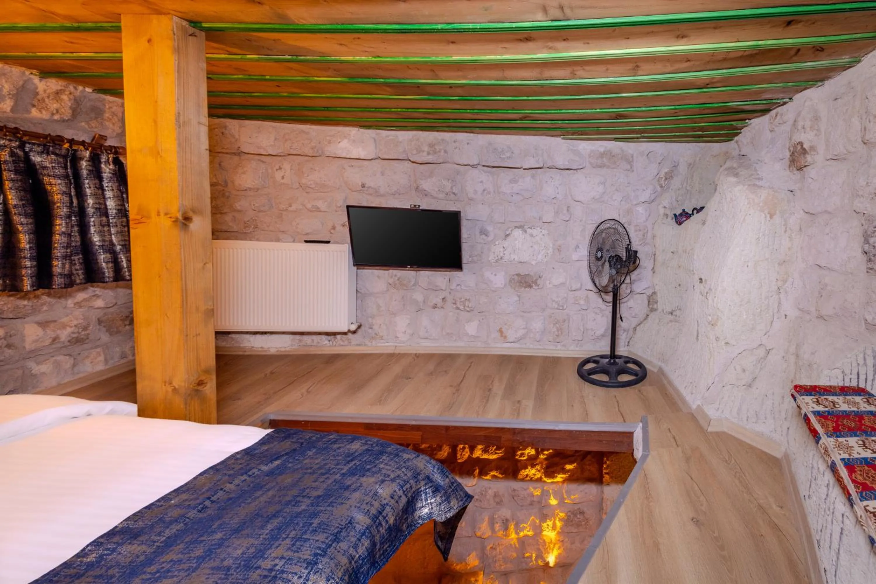 Bed in Saliche Cave Suite