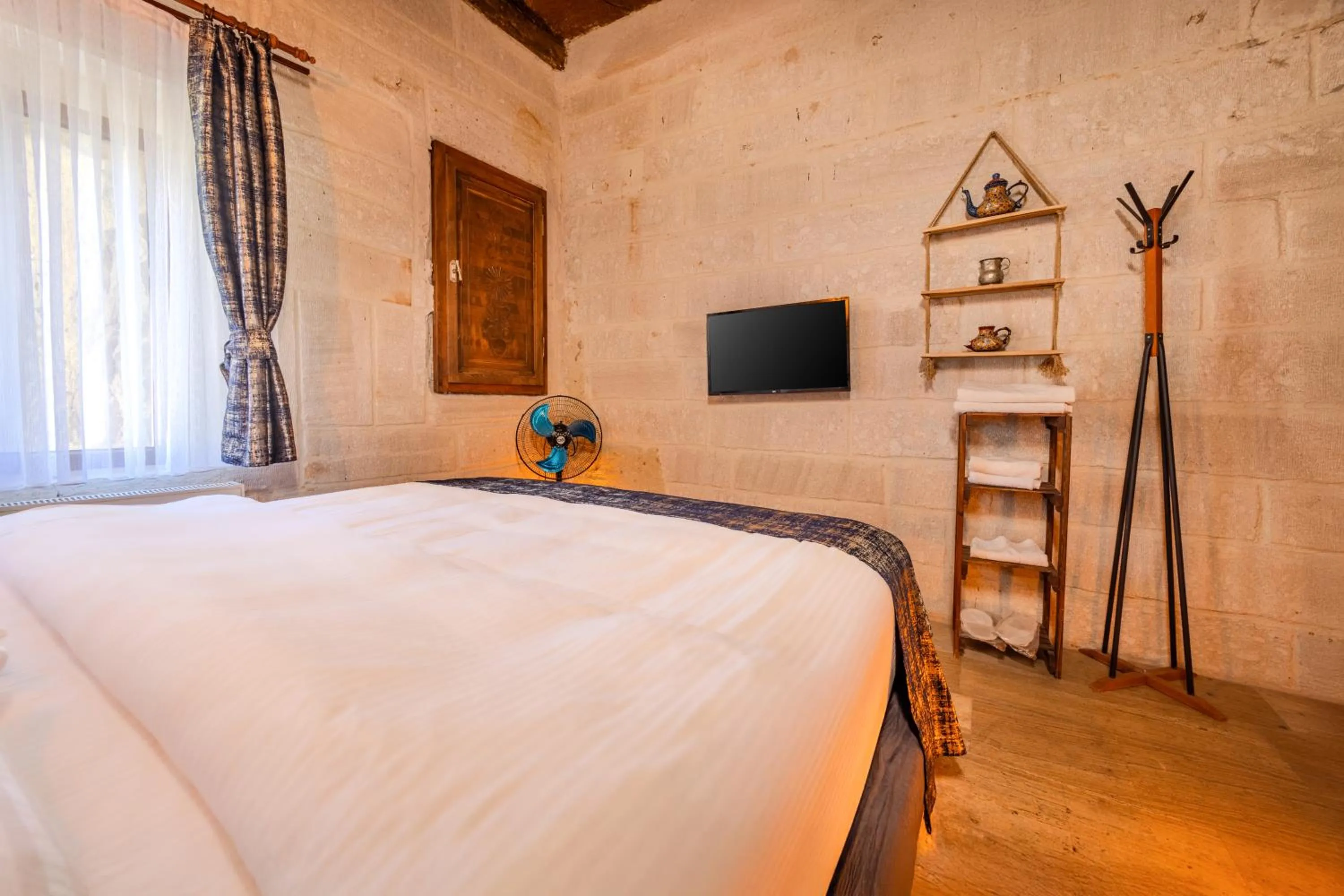 Bed in Saliche Cave Suite