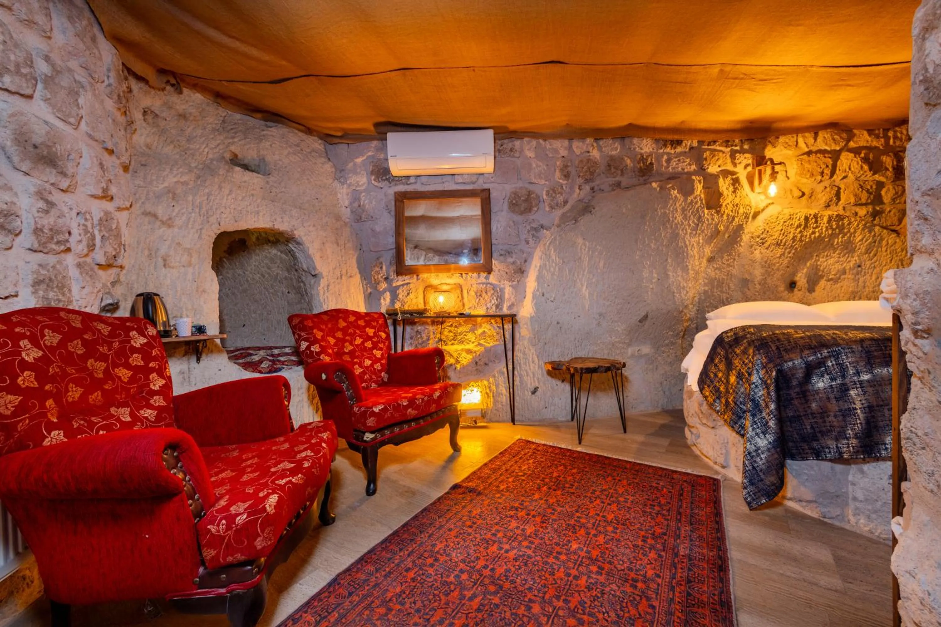 Bed in Saliche Cave Suite