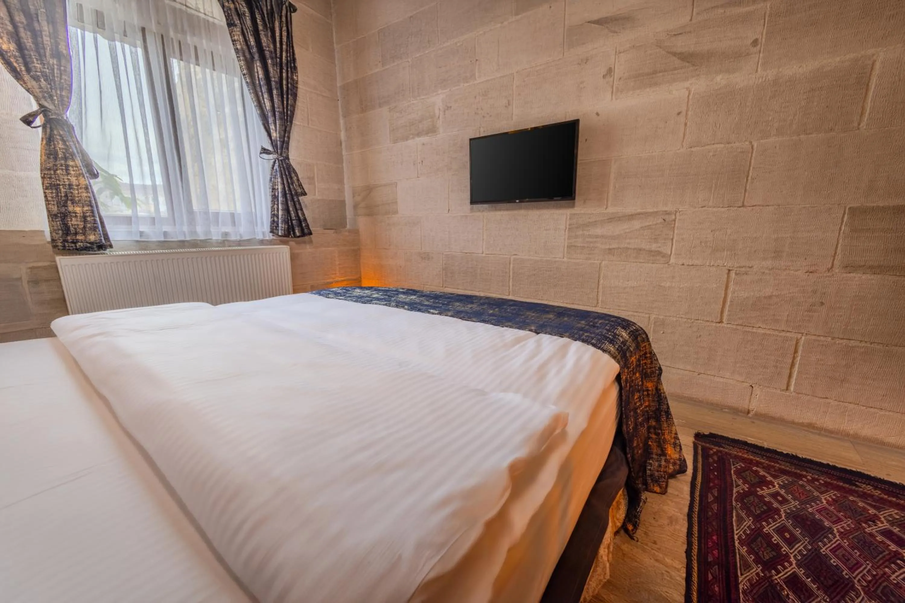 Bed in Saliche Cave Suite