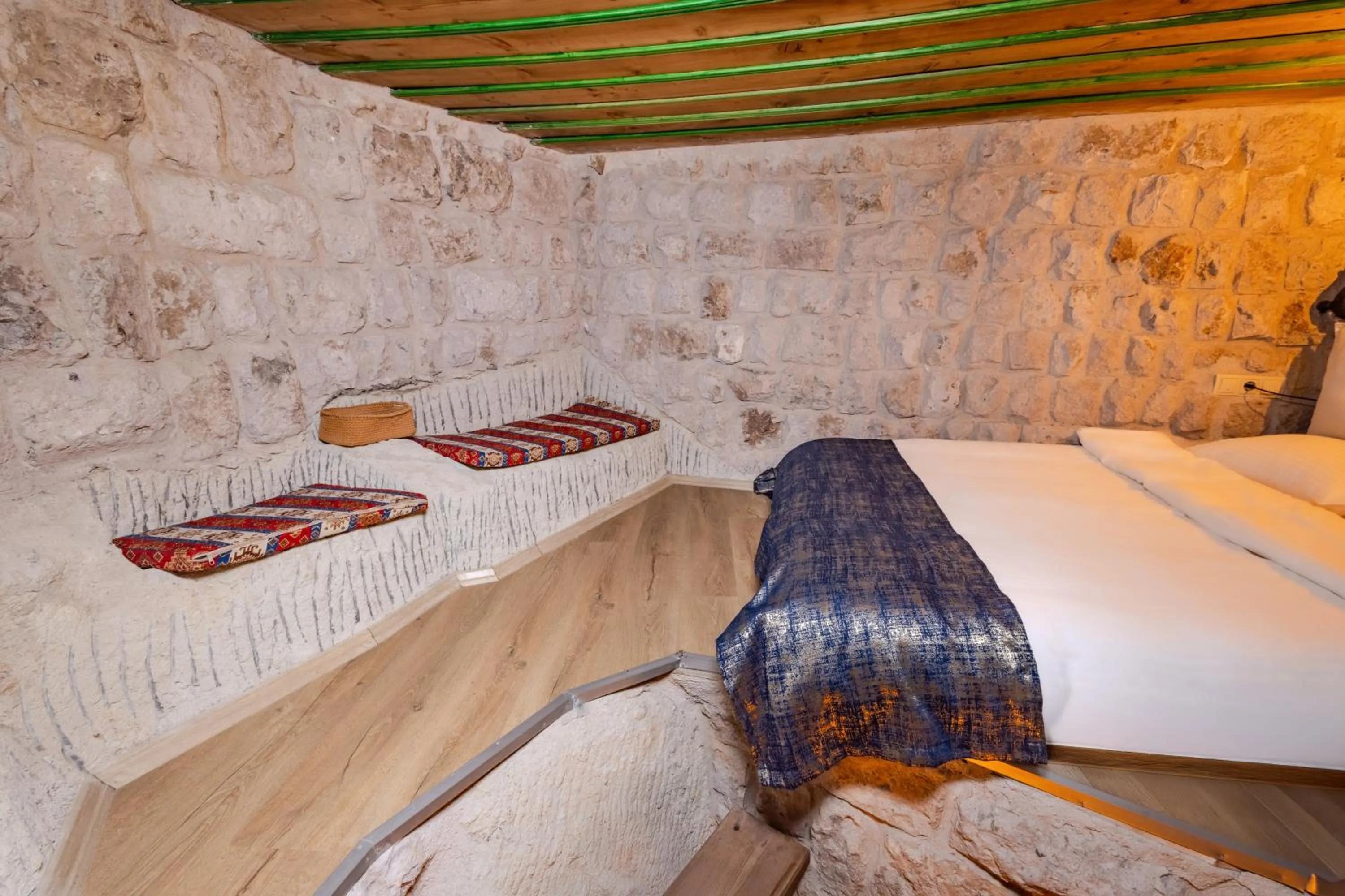 Bed in Saliche Cave Suite