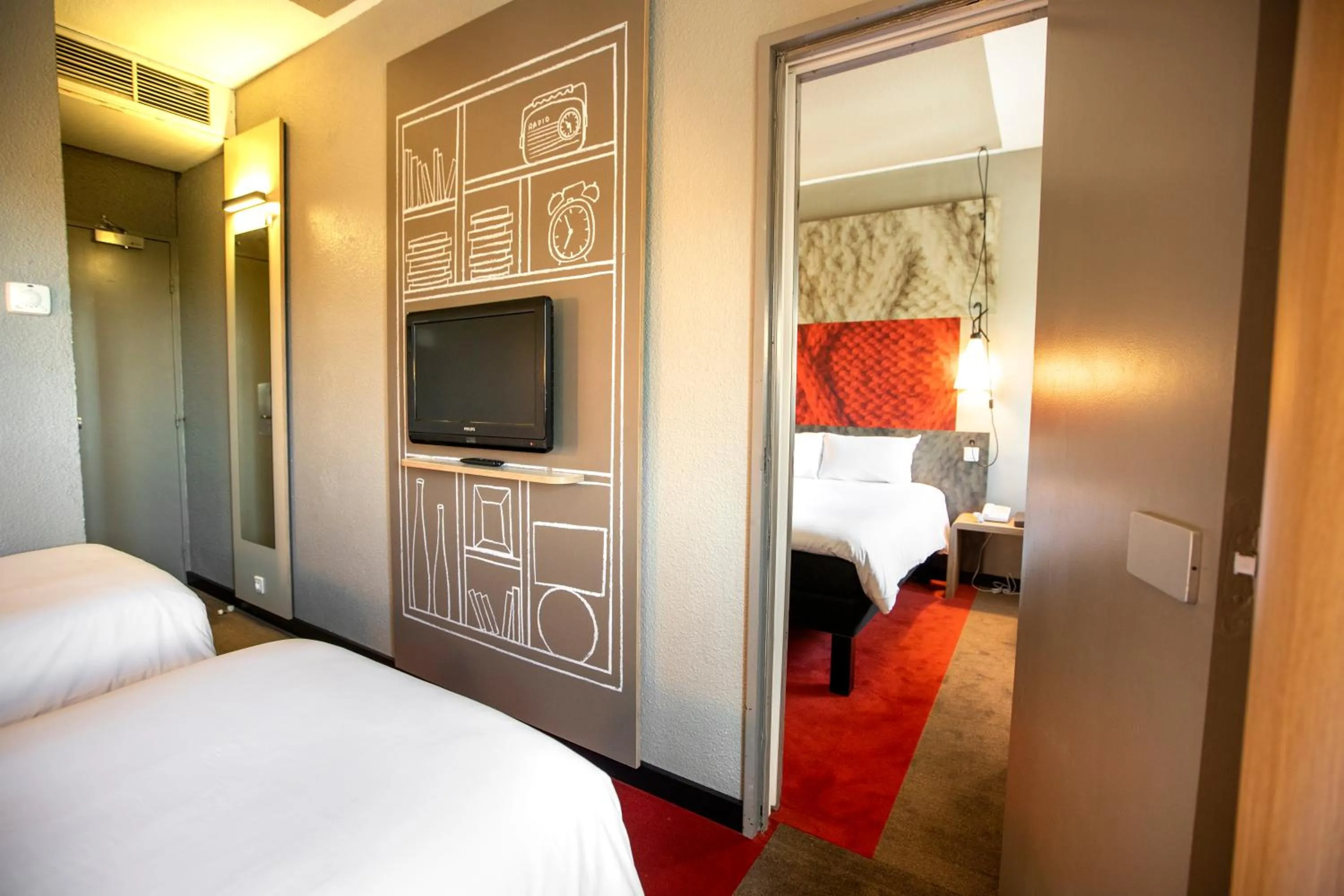 Bedroom, Bed in Ibis Saint Étienne - La Terrasse