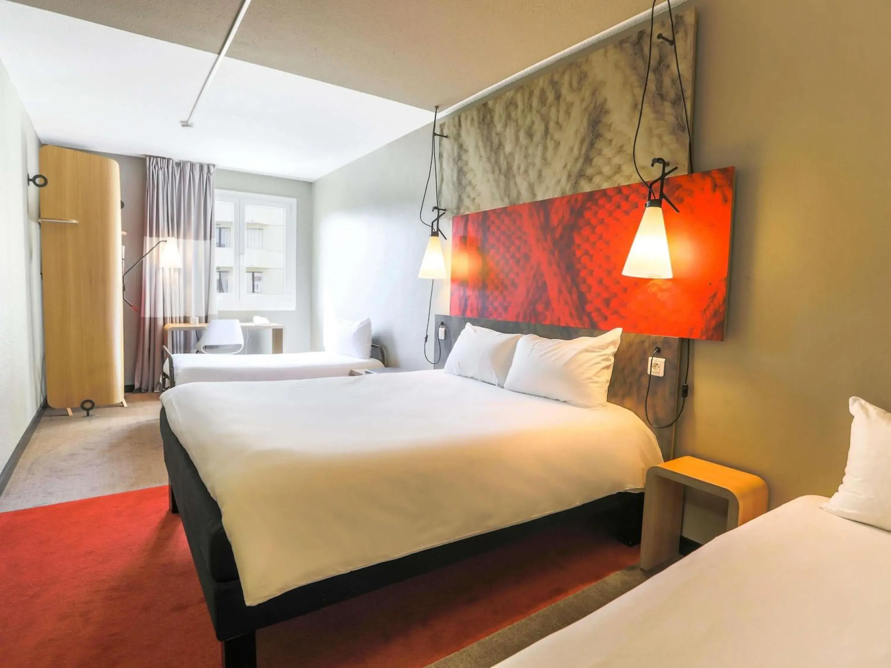 Property building, Bed in Ibis Saint Étienne - La Terrasse Property building, Bed in Ibis Saint Étienne - La Terrasse