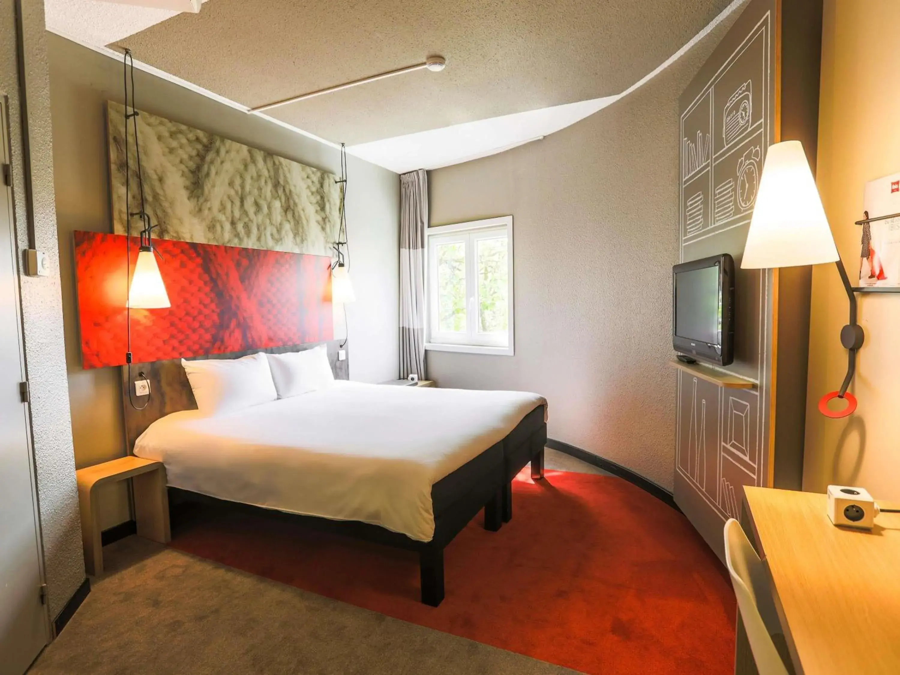 Property building, Bed in Ibis Saint Étienne - La Terrasse Property building, Bed in Ibis Saint Étienne - La Terrasse