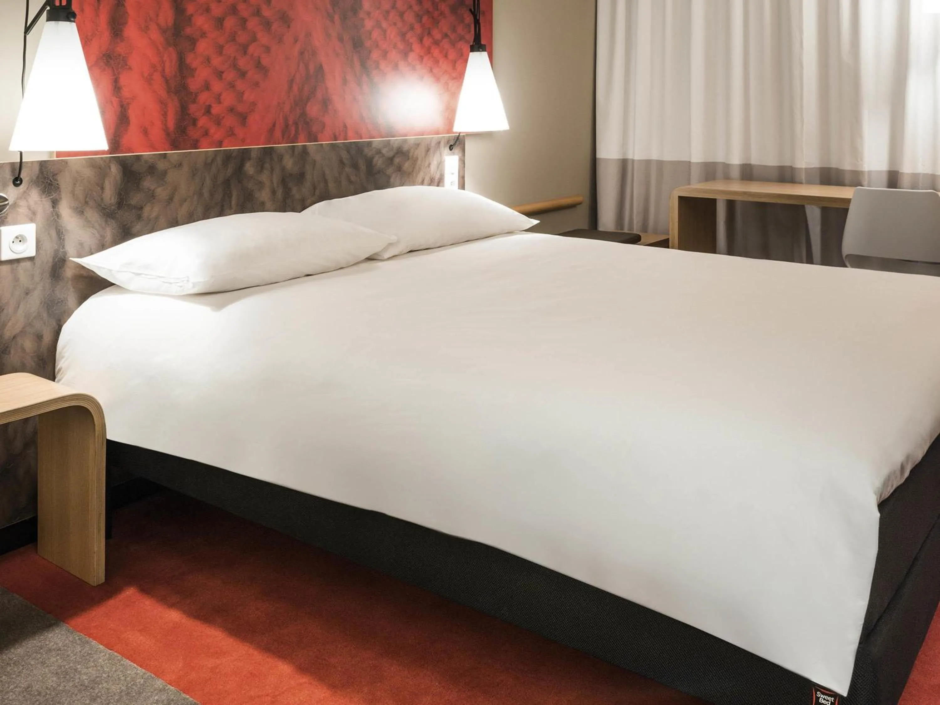 Bedroom, Bed in Ibis Saint Étienne - La Terrasse