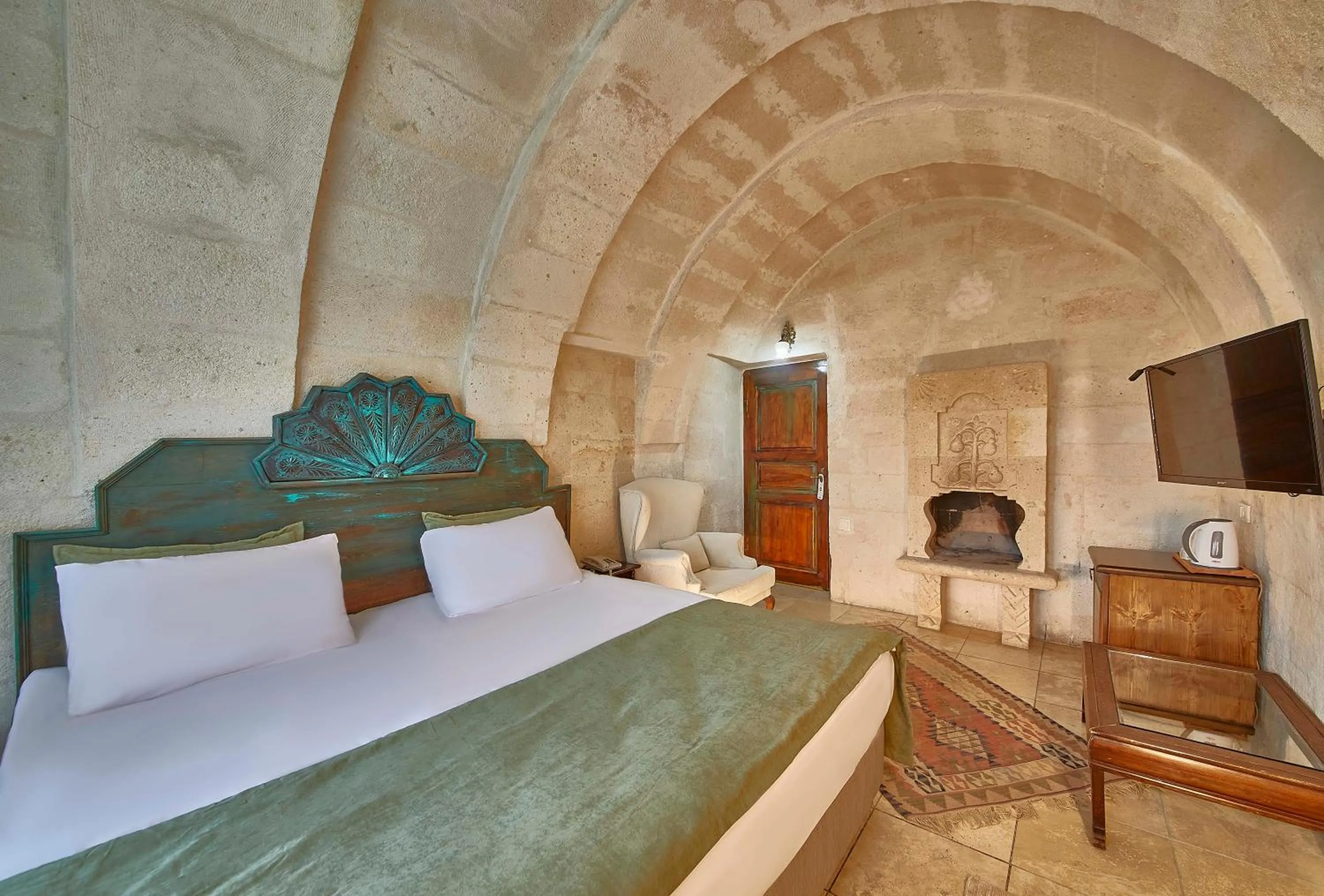 Photo of the whole room, Bed in Charm Of Cappadocia Cave Suites