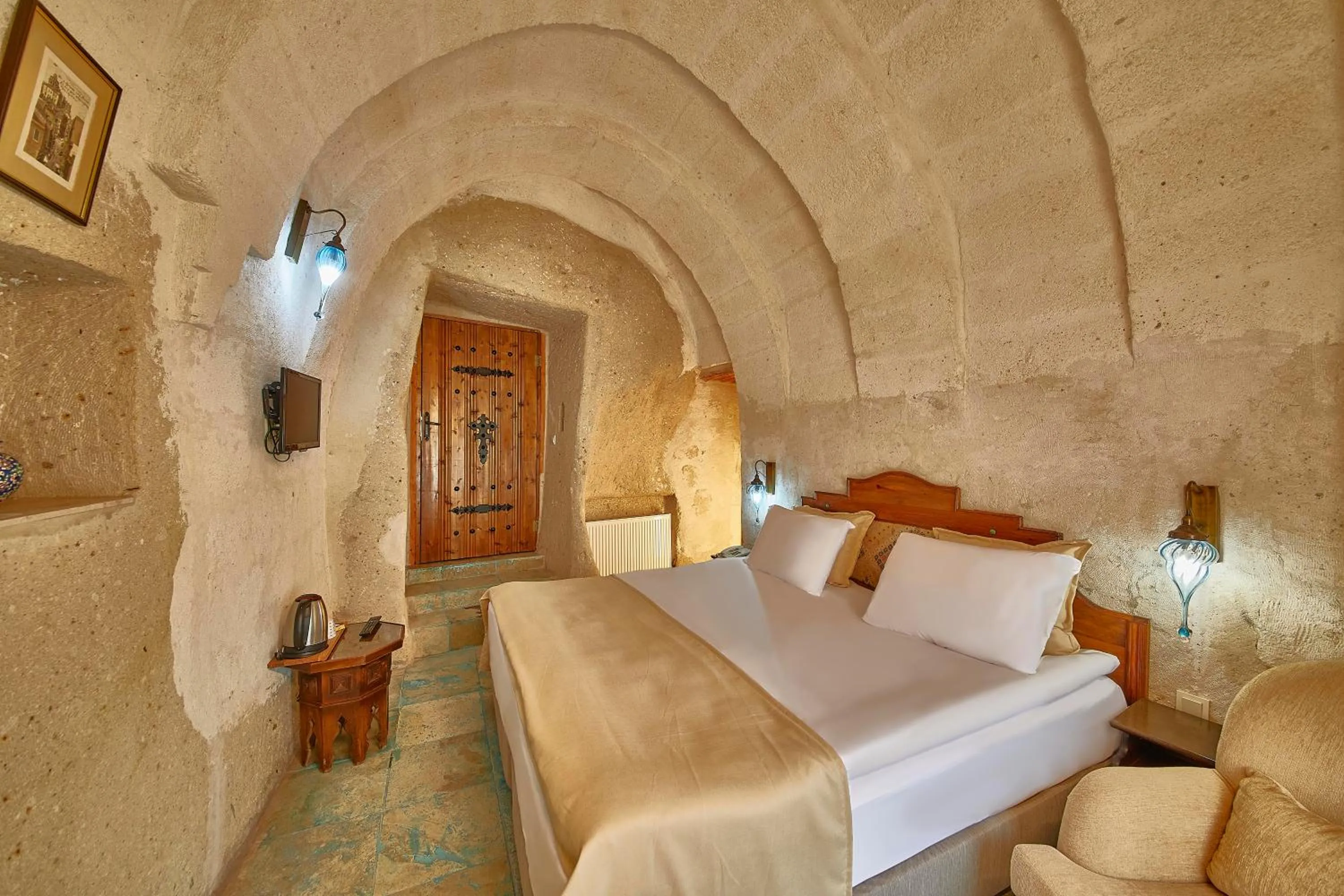 Photo of the whole room, Bed in Charm Of Cappadocia Cave Suites