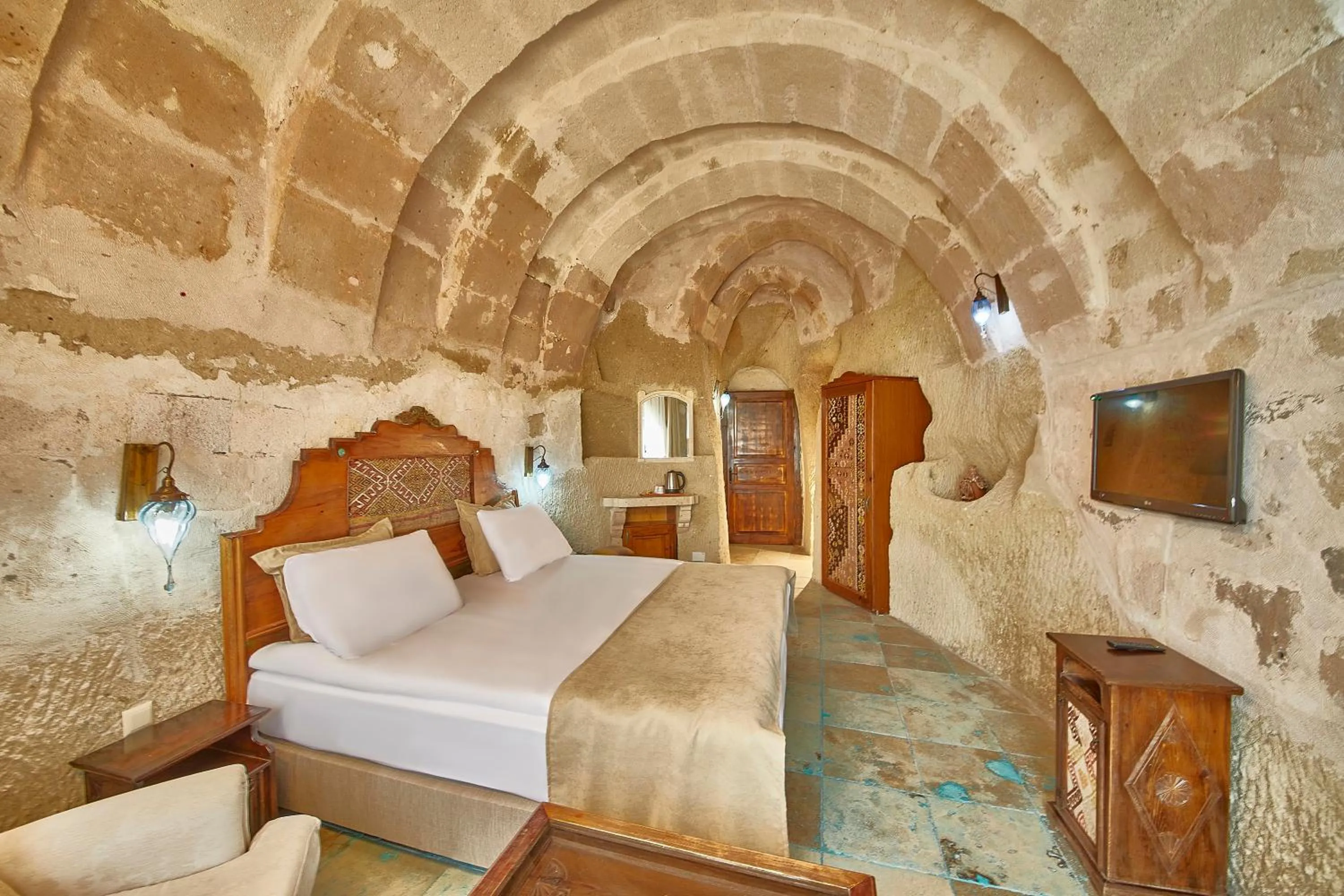 Photo of the whole room, Bed in Charm Of Cappadocia Cave Suites