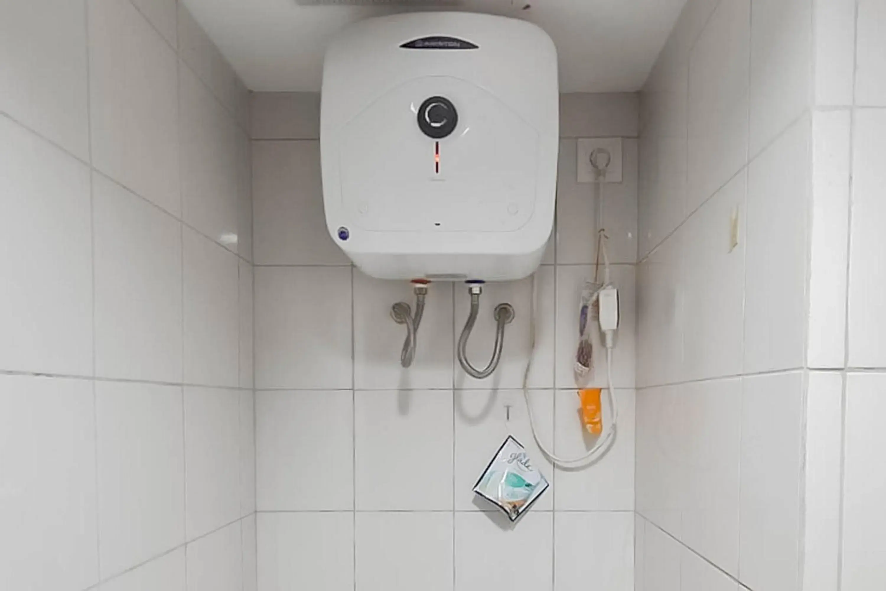 Bathroom in RedLiving Apartemen Mekarwangi Square - Agus 2 Tower A Bathroom in RedLiving Apartemen Mekarwangi Square - Agus 2 Tower A