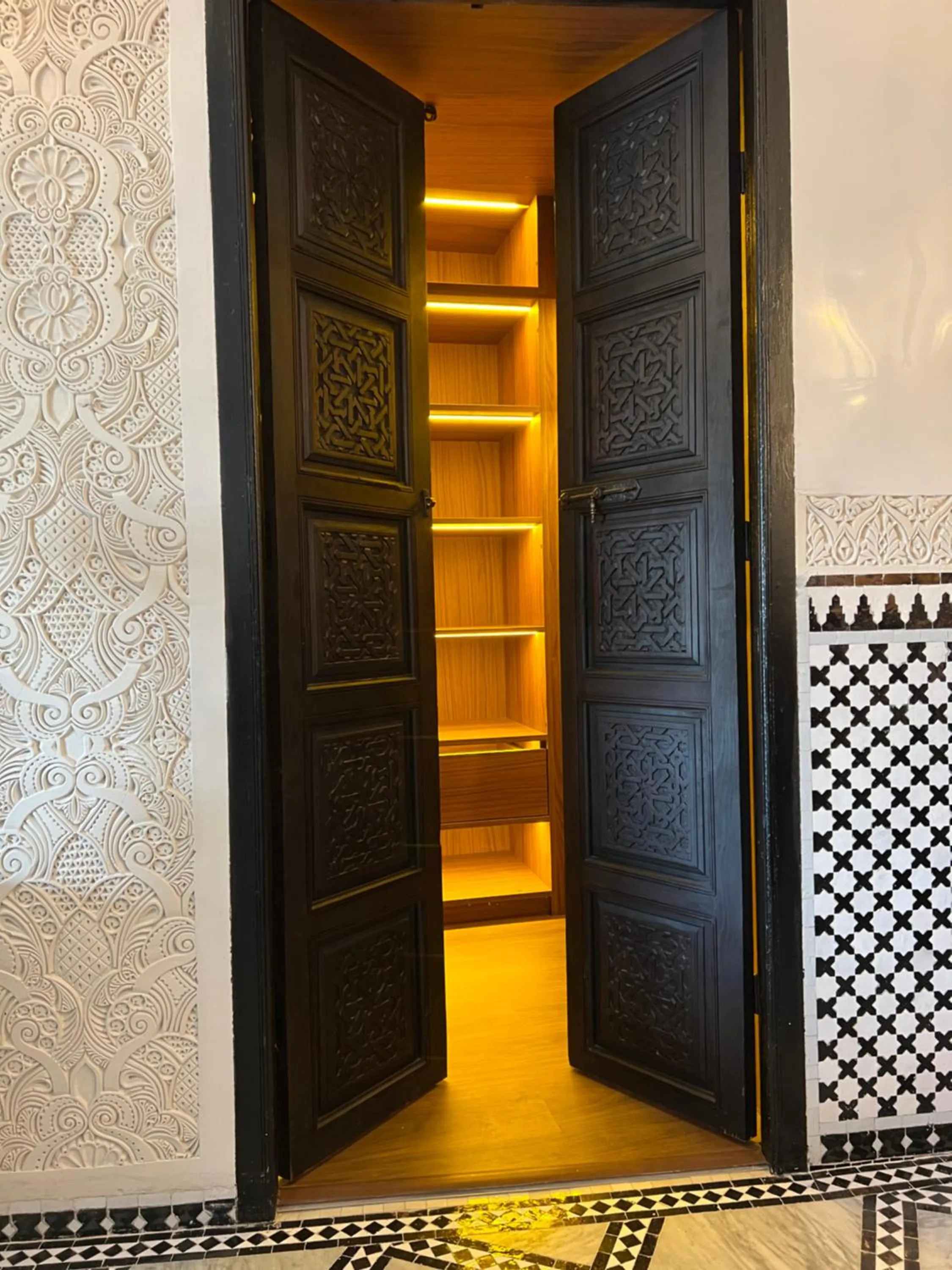 wardrobe in Palais De Fès Suites & Spa