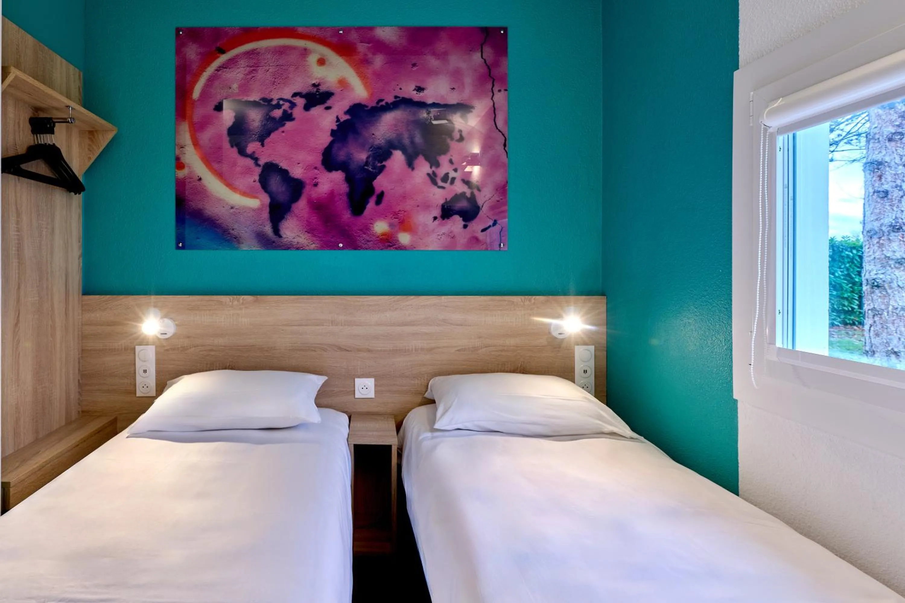 Bed in Kyriad Direct Moulins Sud - Yzeure