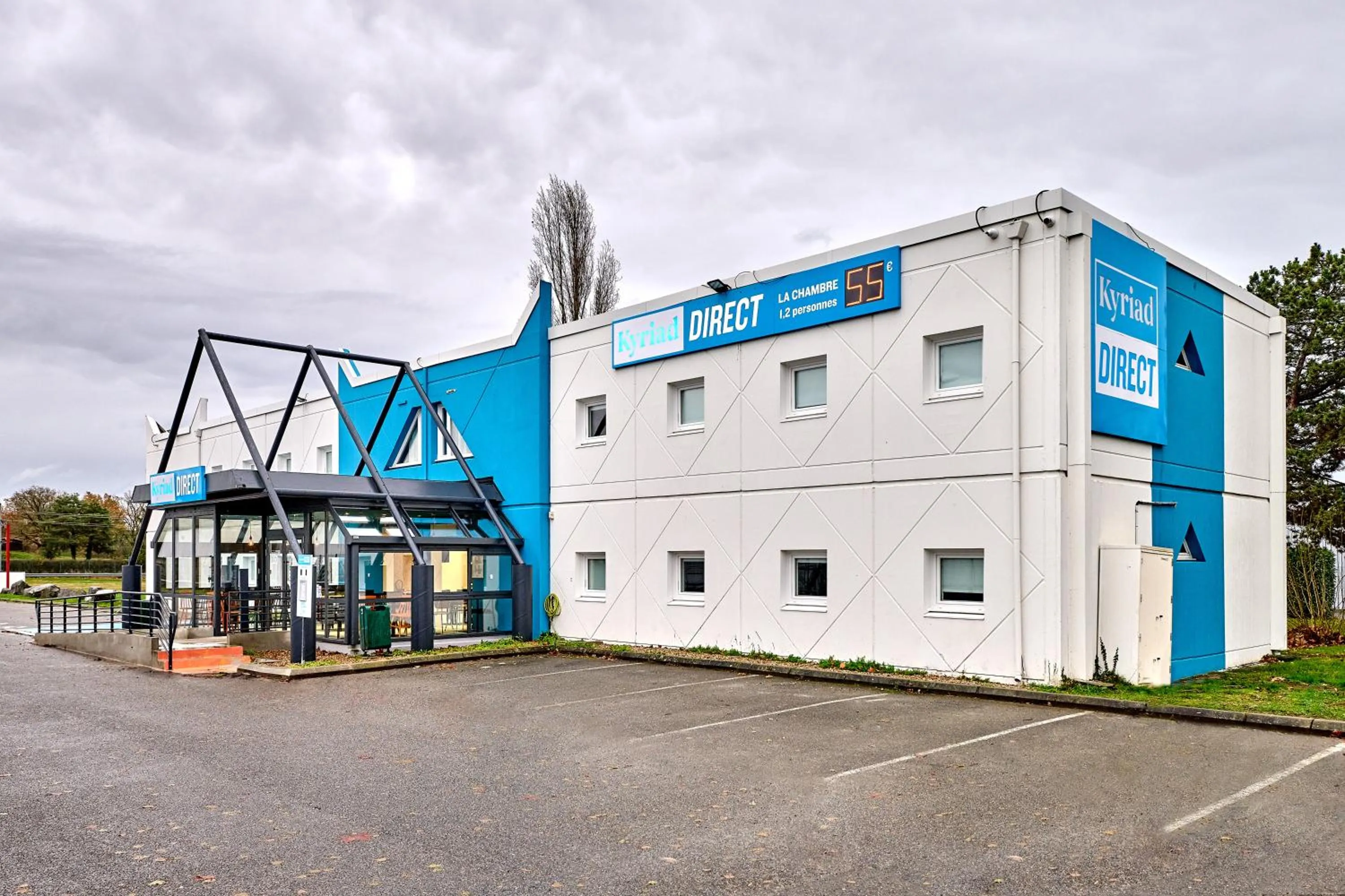 Property building in Kyriad Direct Moulins Sud - Yzeure