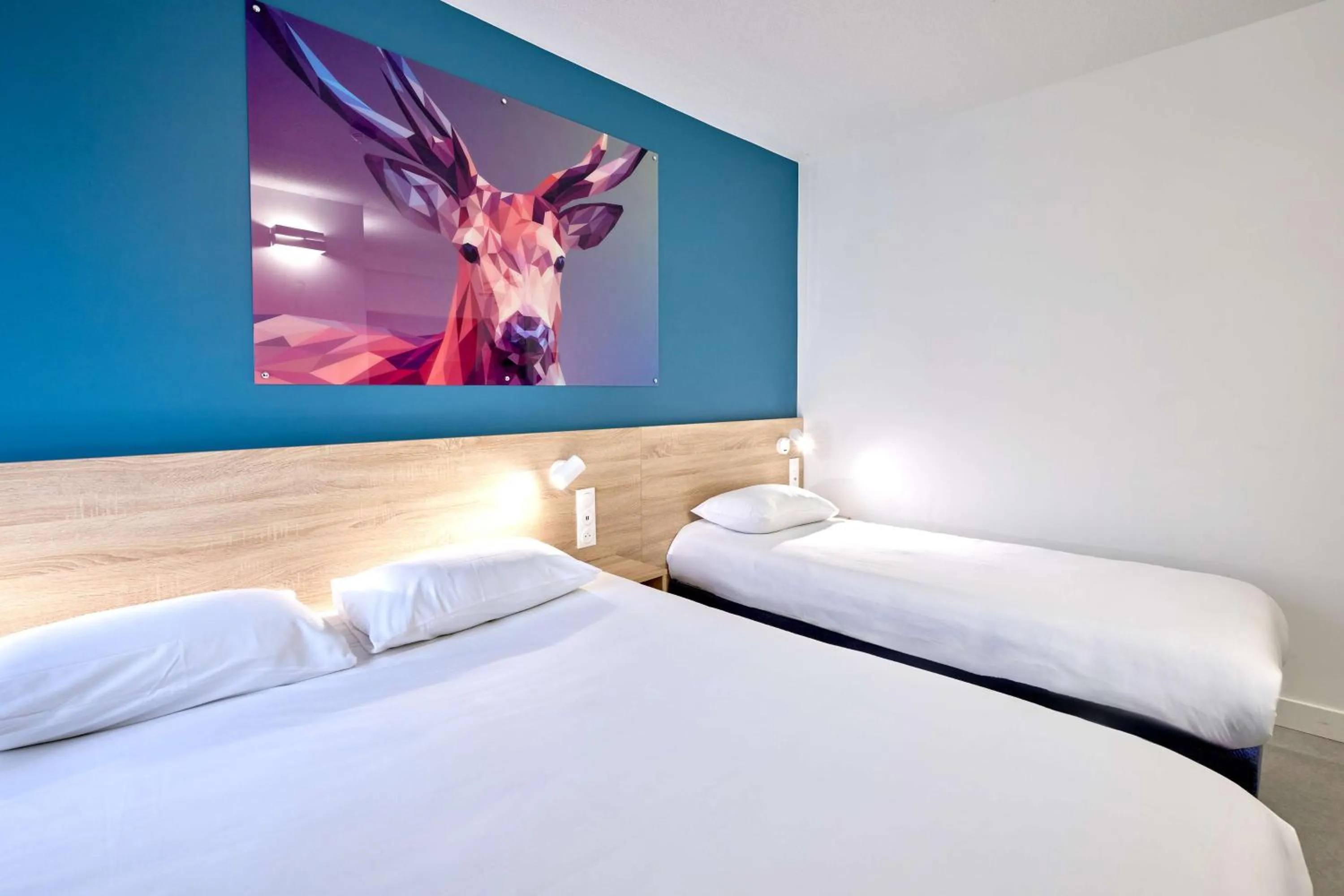 Bedroom, Bed in Kyriad Direct Moulins Sud - Yzeure