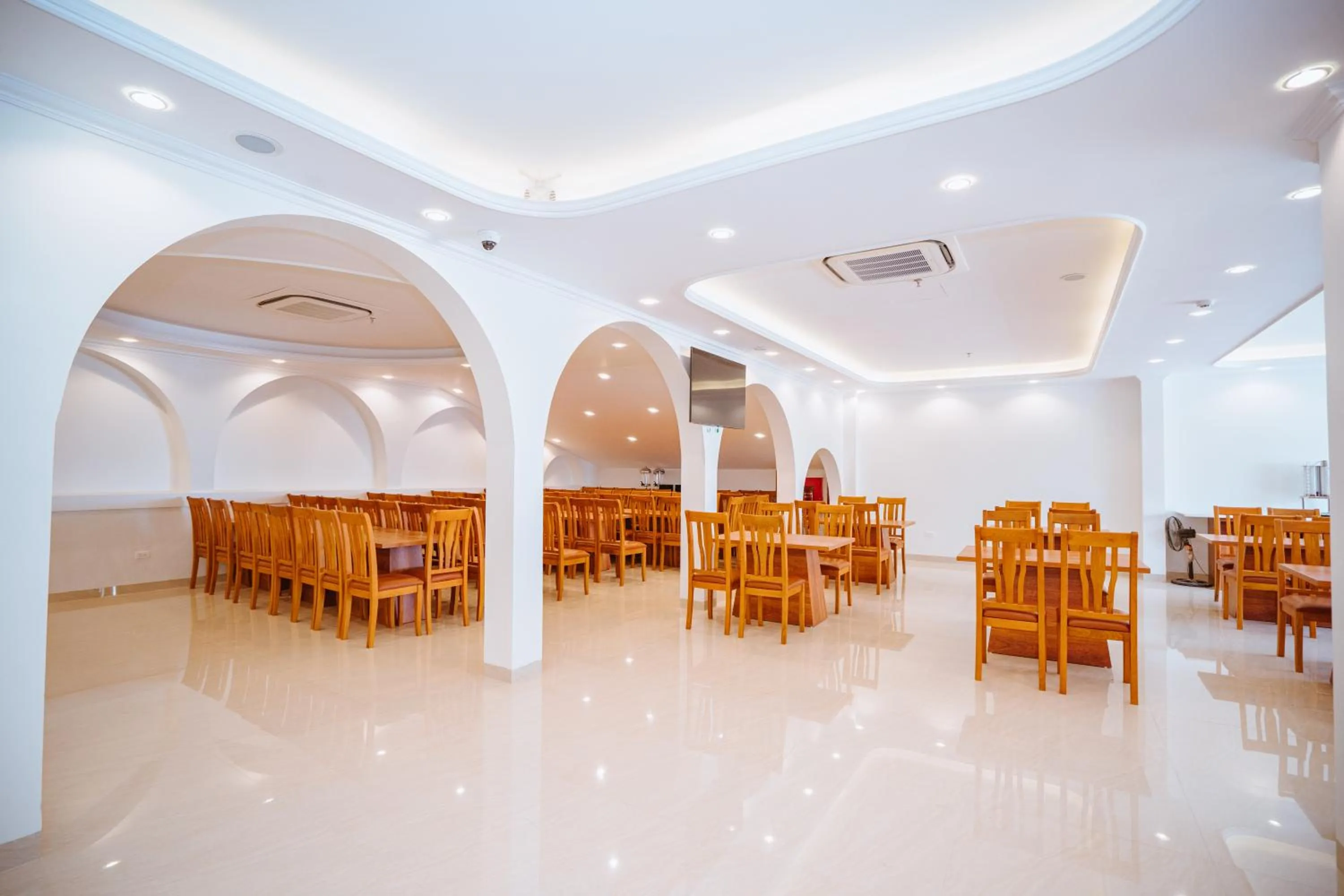 Restaurant/places to eat in LINK HOTEL Ha Long