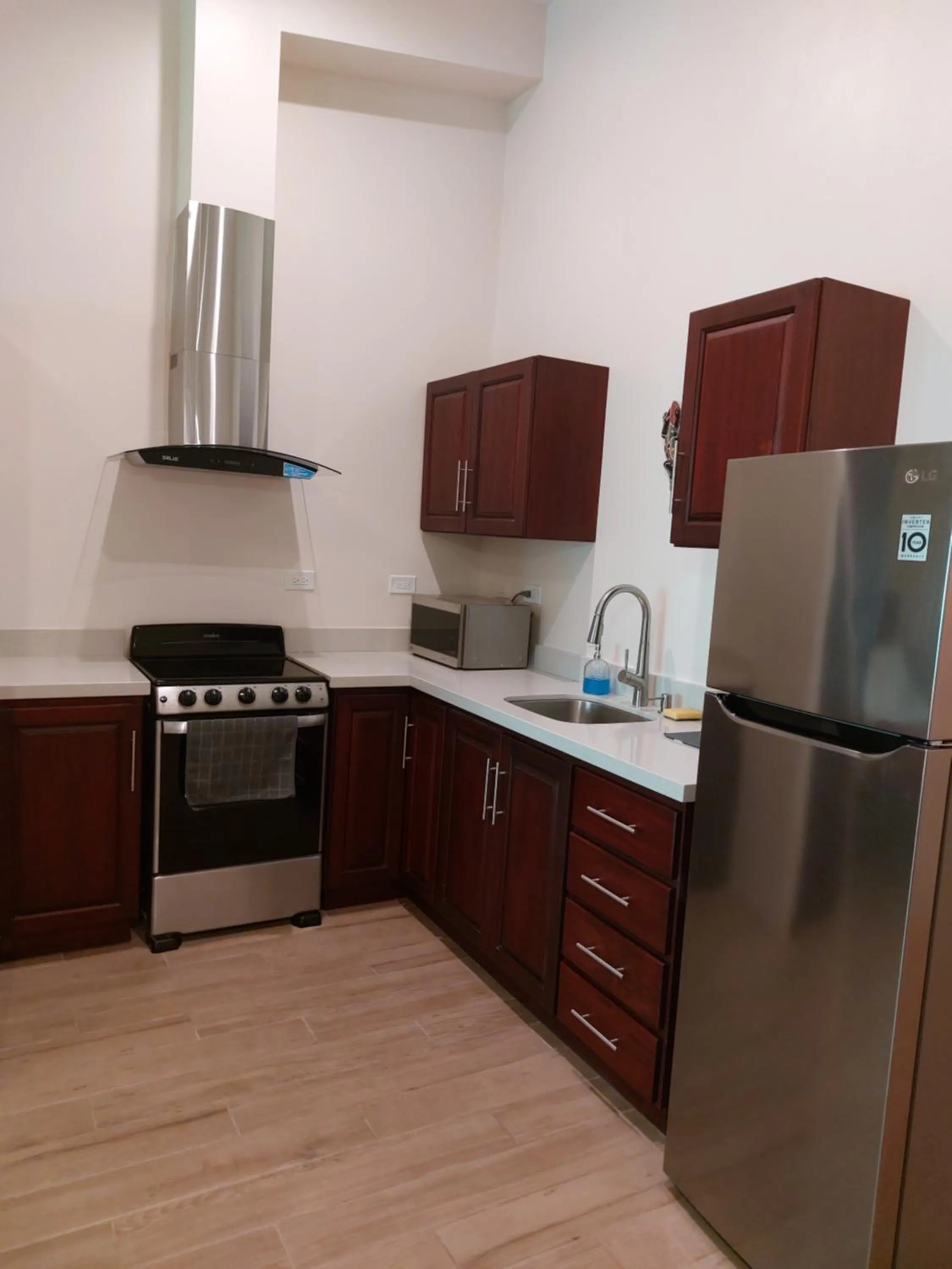 Kitchen or kitchenette in Palm Beach Inn