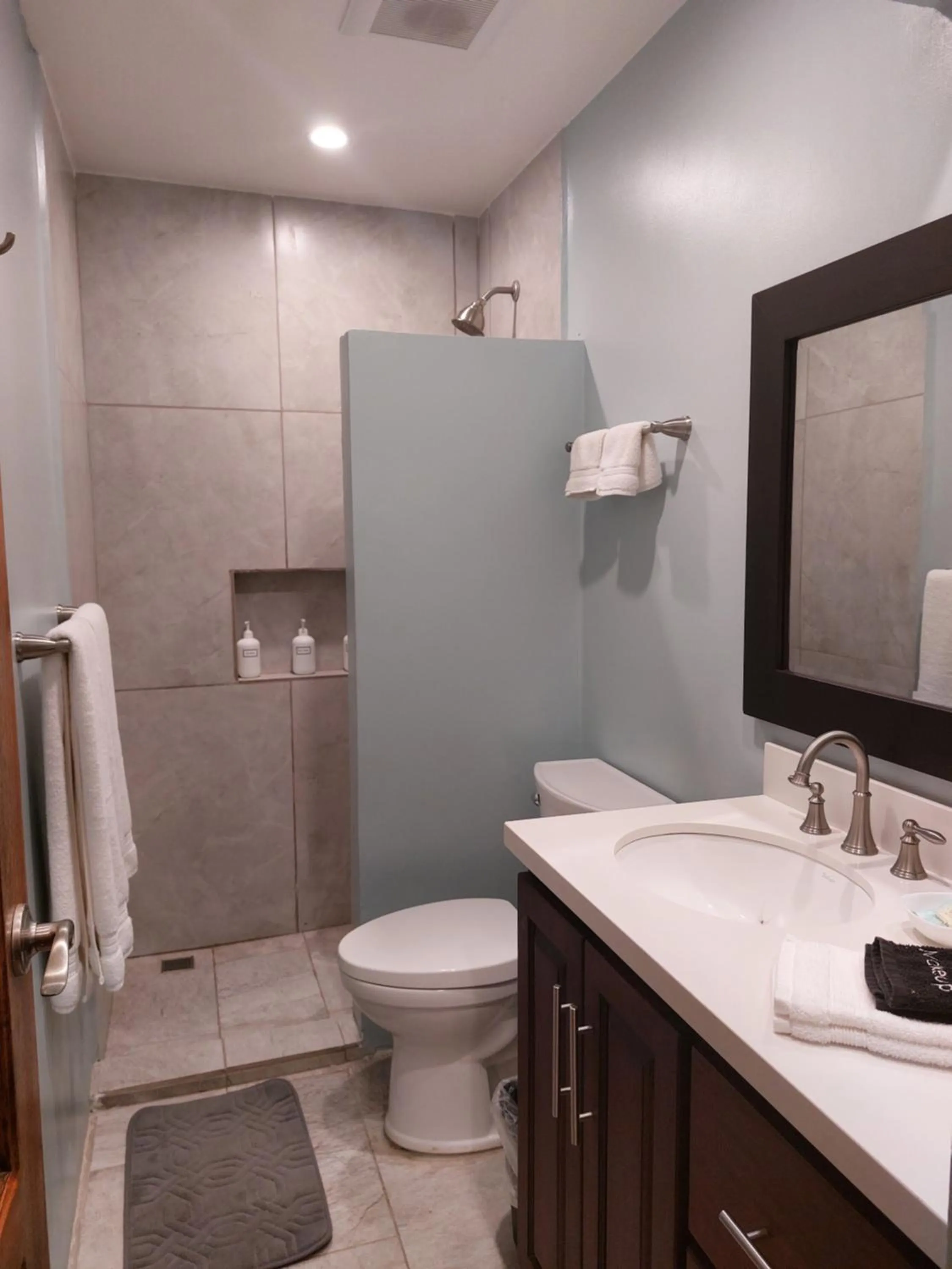 Shower in Palm Beach Inn