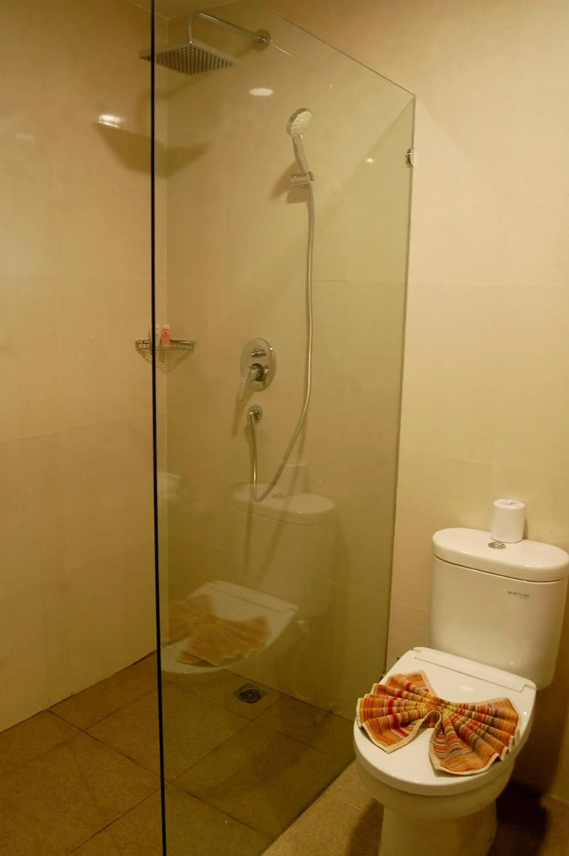 Shower, Bathroom in Taman Agung Hotel